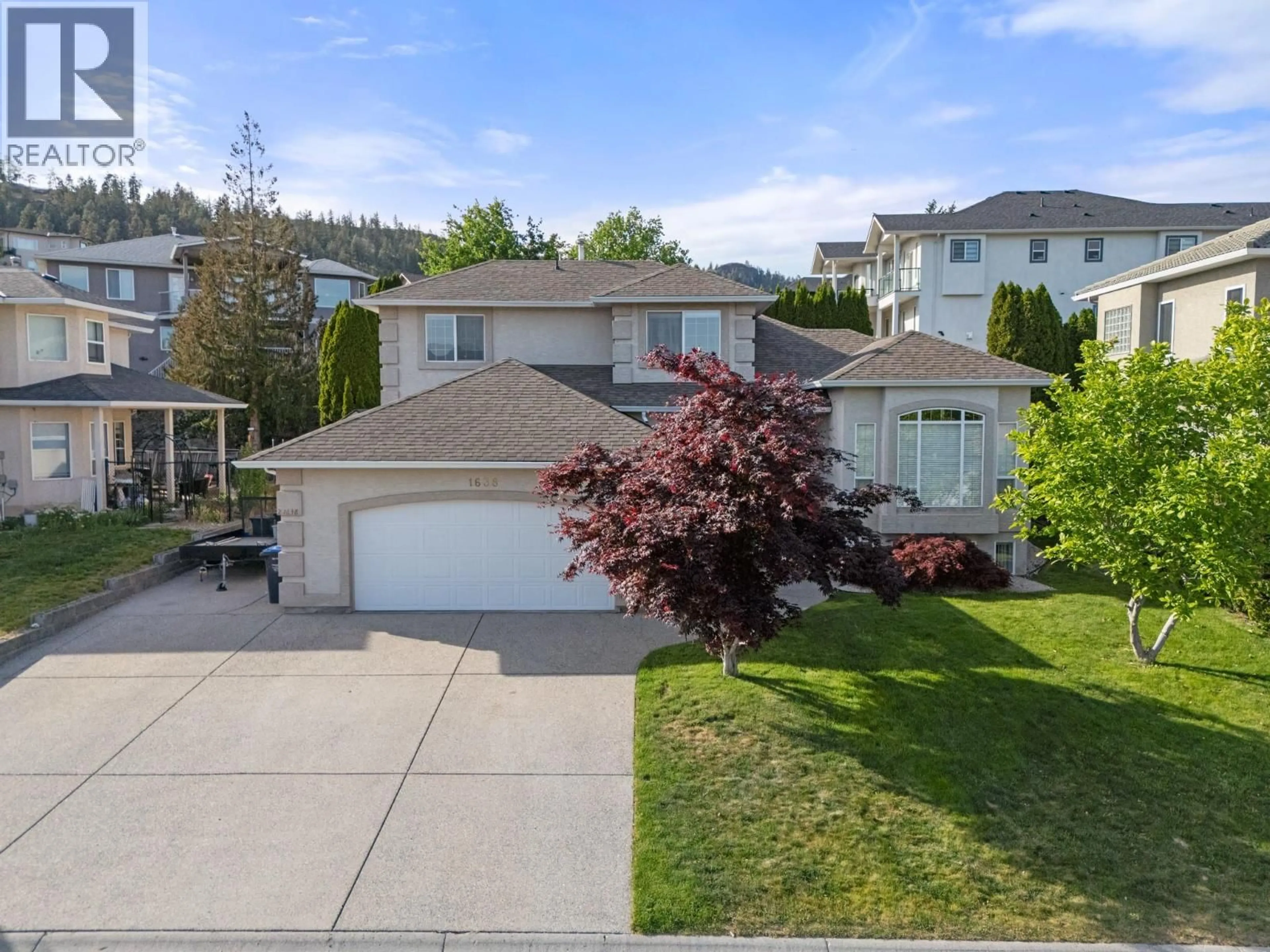 A pic from outside/outdoor area/front of a property/back of a property/a pic from drone, street for 1638 LINDSAY DRIVE, Kelowna British Columbia V1V1T5
