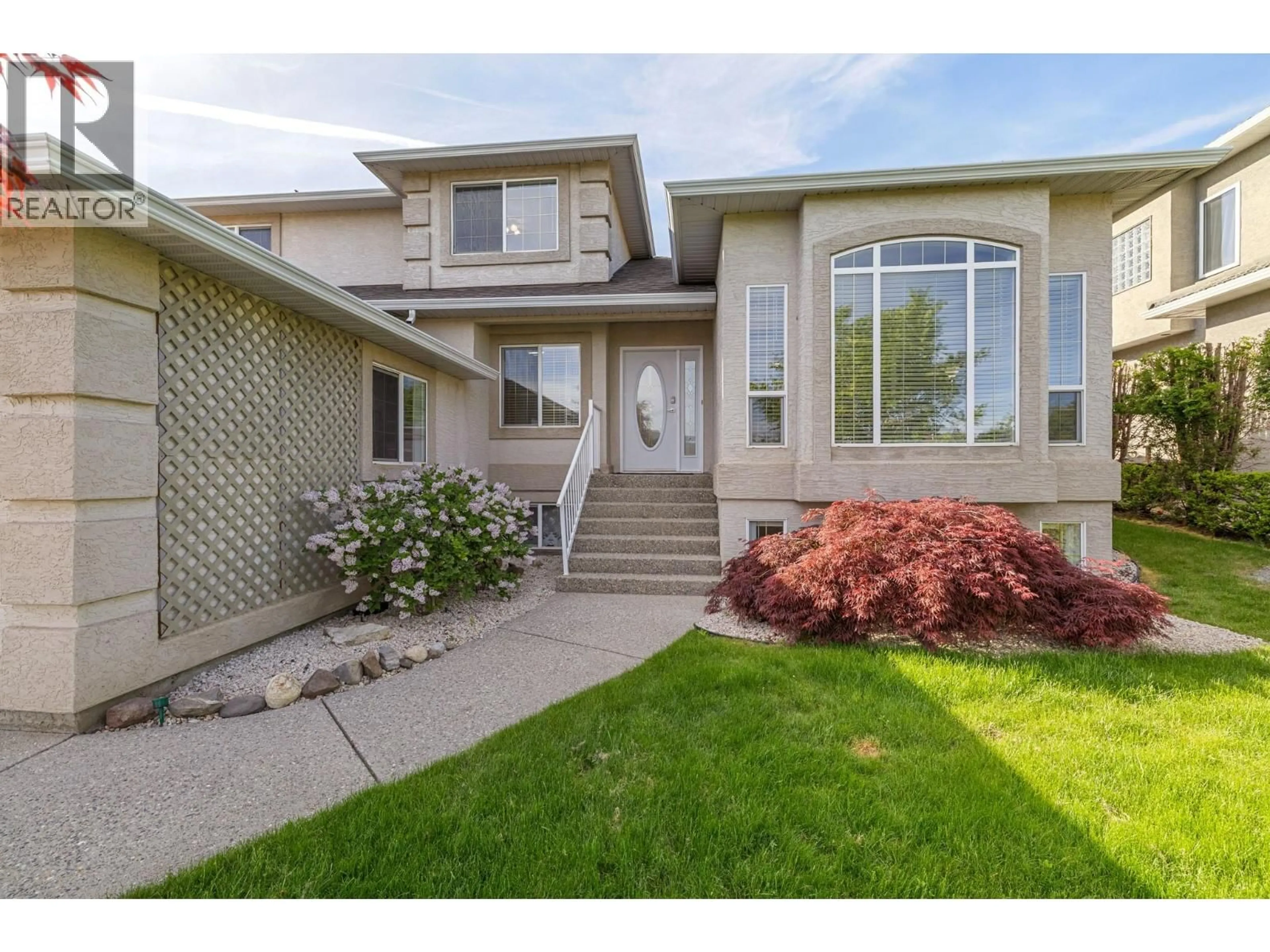 Home with vinyl exterior material, street for 1638 LINDSAY DRIVE, Kelowna British Columbia V1V1T5