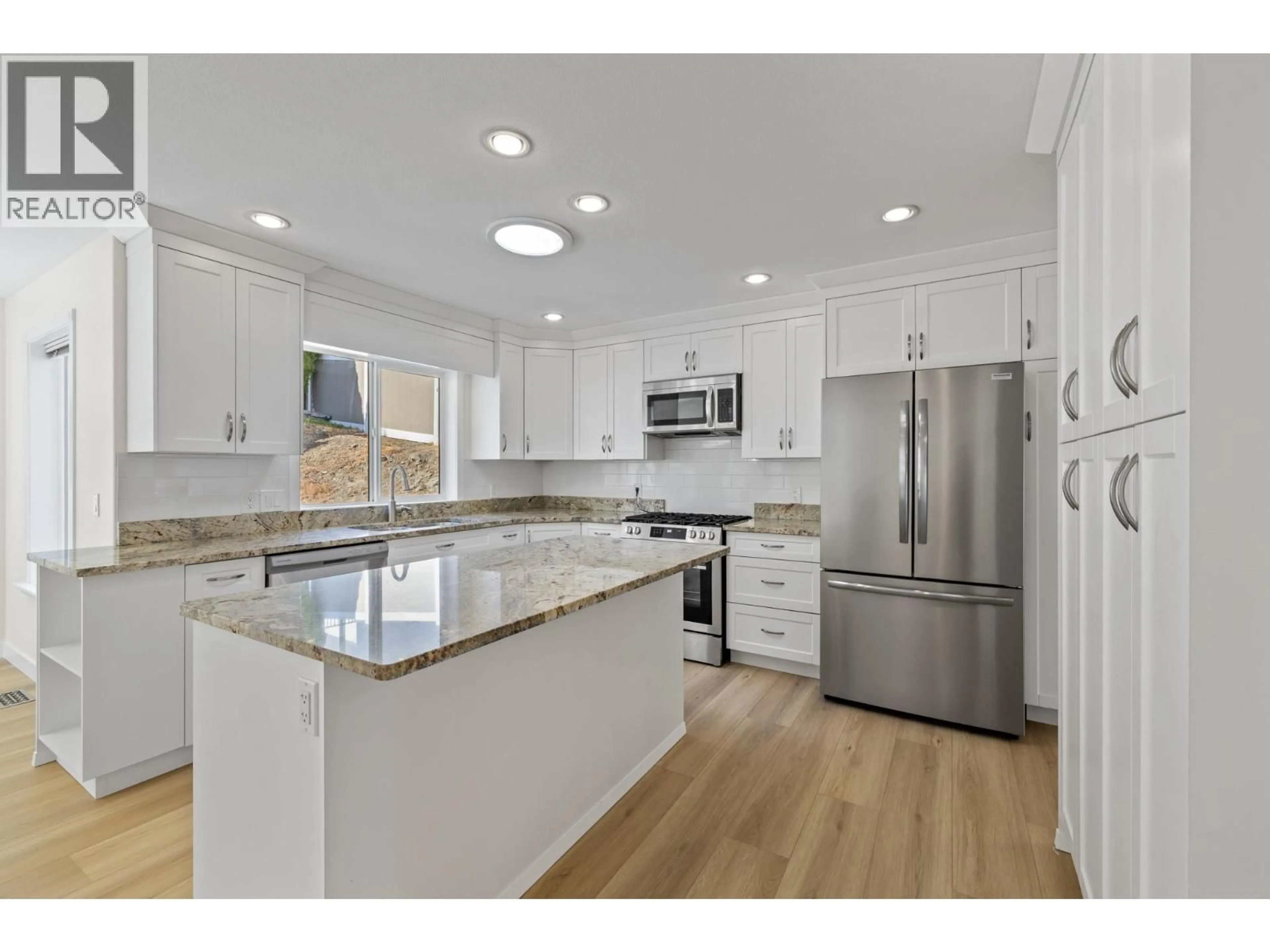 Open concept kitchen, ceramic/tile floor for 1638 LINDSAY DRIVE, Kelowna British Columbia V1V1T5