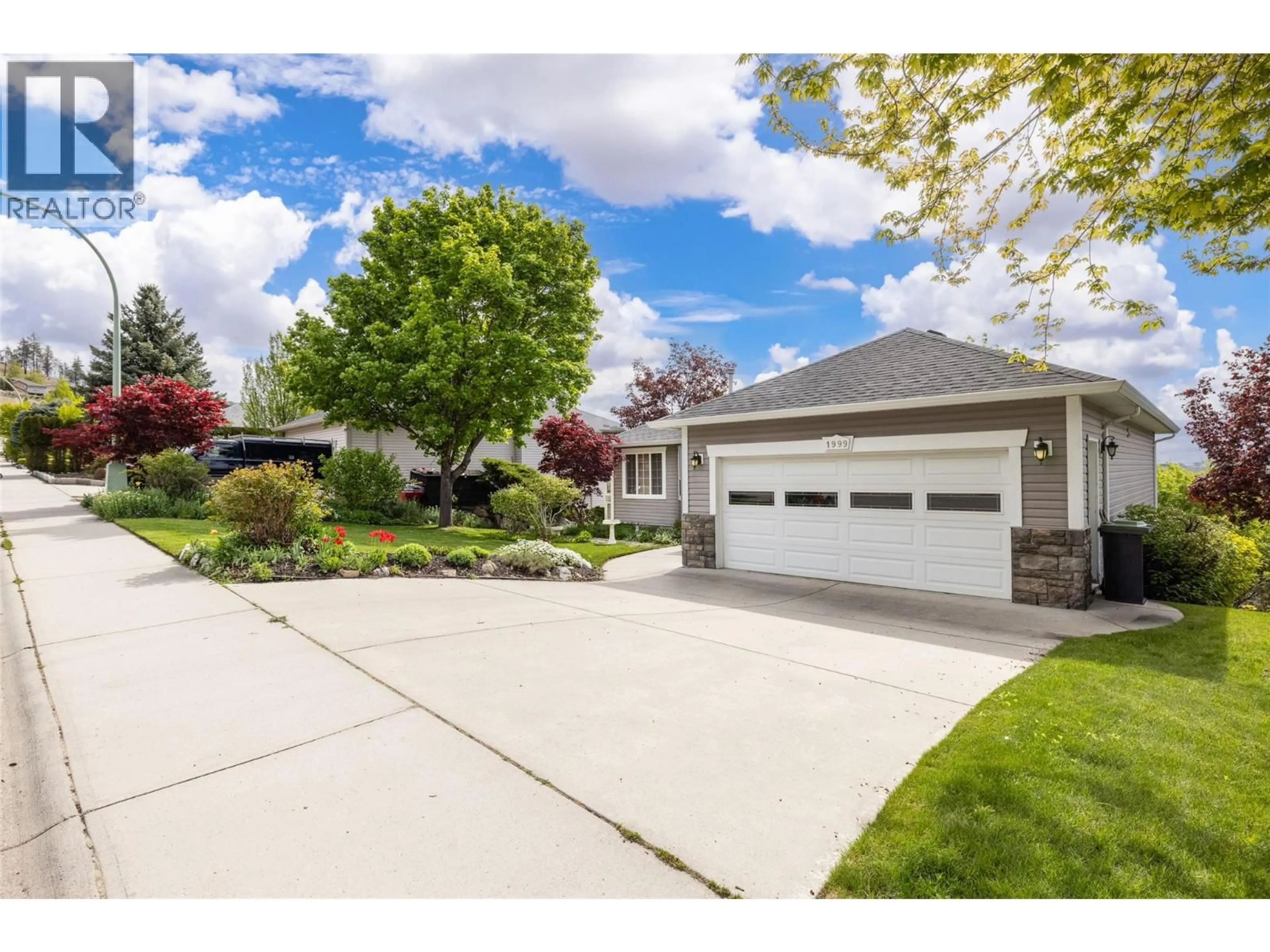 Home with vinyl exterior material, street for 1999 ROSEALEE LANE, West Kelowna British Columbia V1Z3Z6