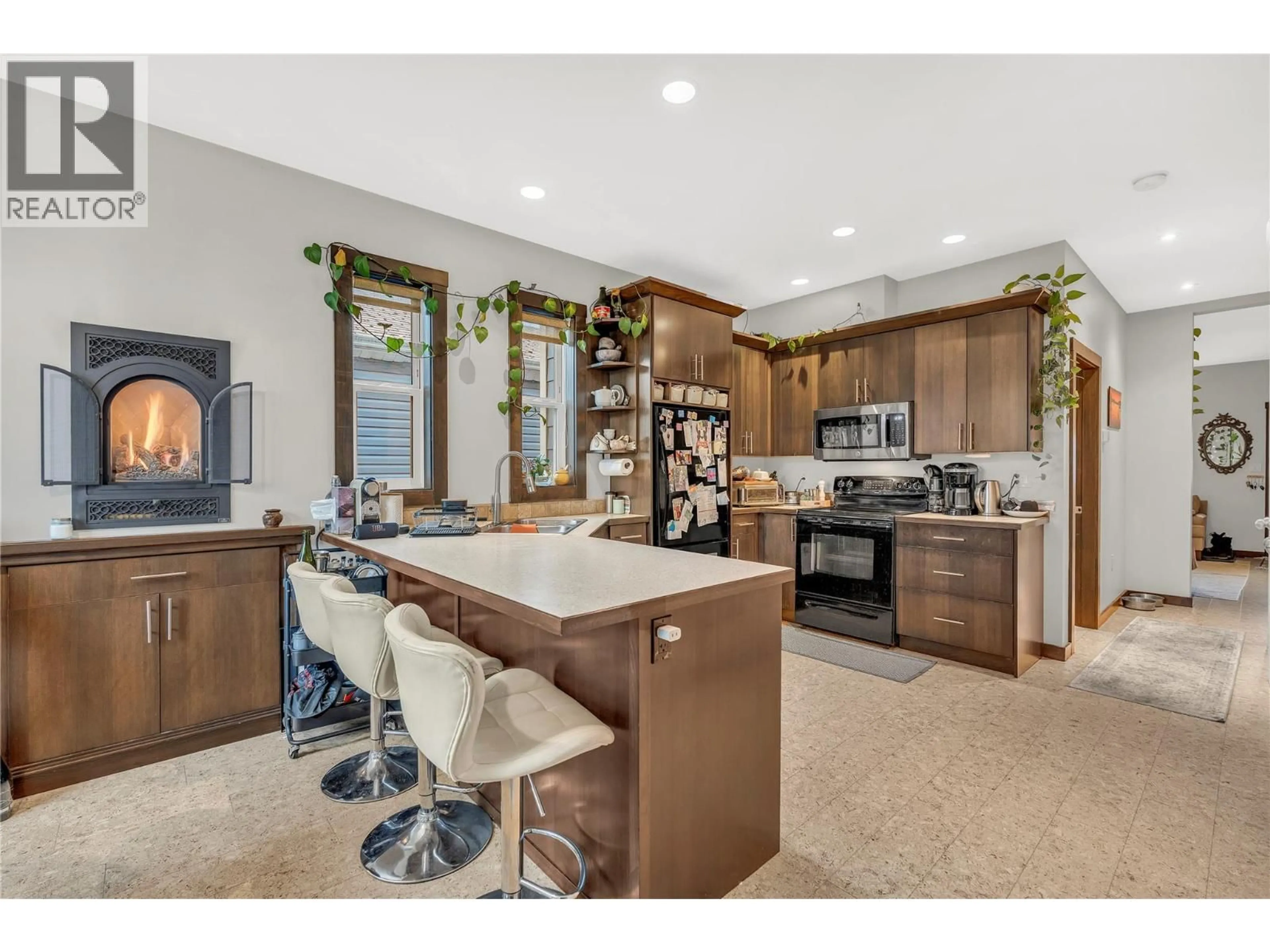 Open concept kitchen, unknown for 102 - 653 PAPINEAU STREET, Penticton British Columbia V2A4X8