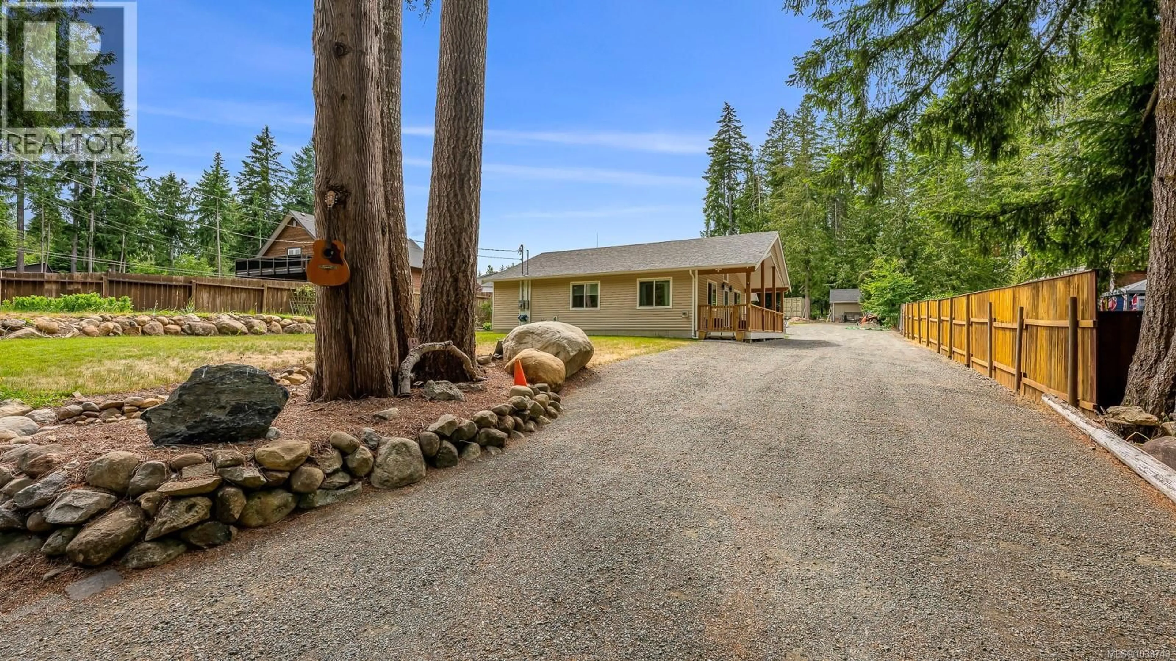 A pic from outside/outdoor area/front of a property/back of a property/a pic from drone, unknown for 3307 KENTWOOD ROAD, Courtenay British Columbia V9N9R2