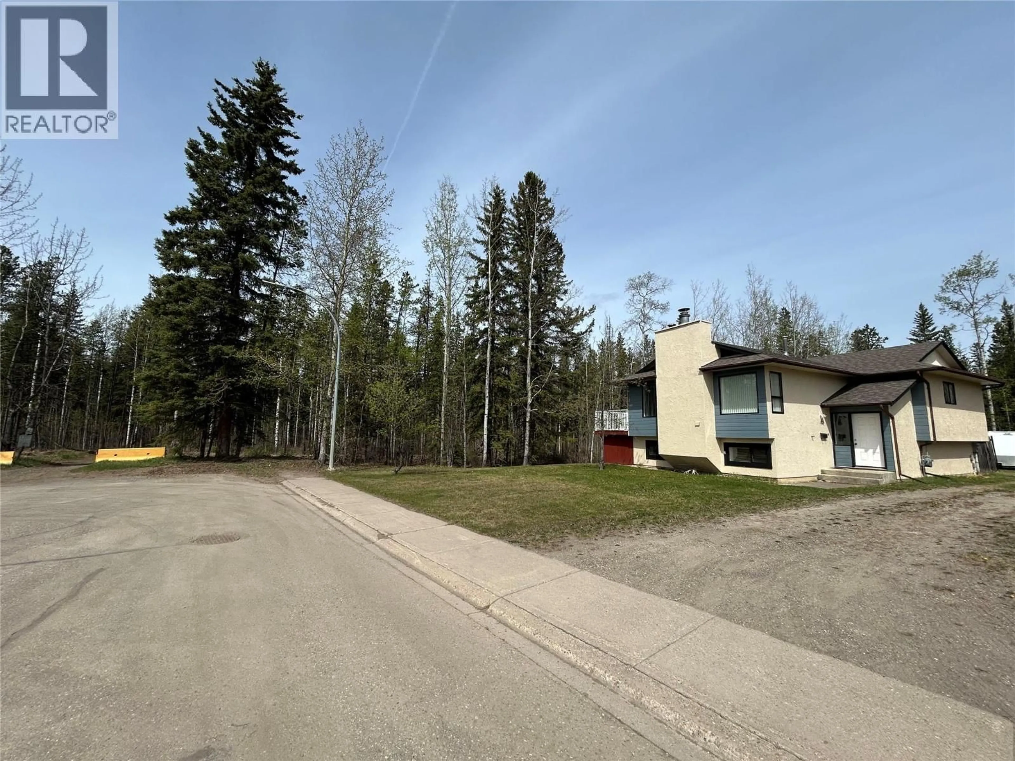 A pic from outside/outdoor area/front of a property/back of a property/a pic from drone, unknown for 183 FELLERS AVENUE, Tumbler Ridge British Columbia V0C2W0
