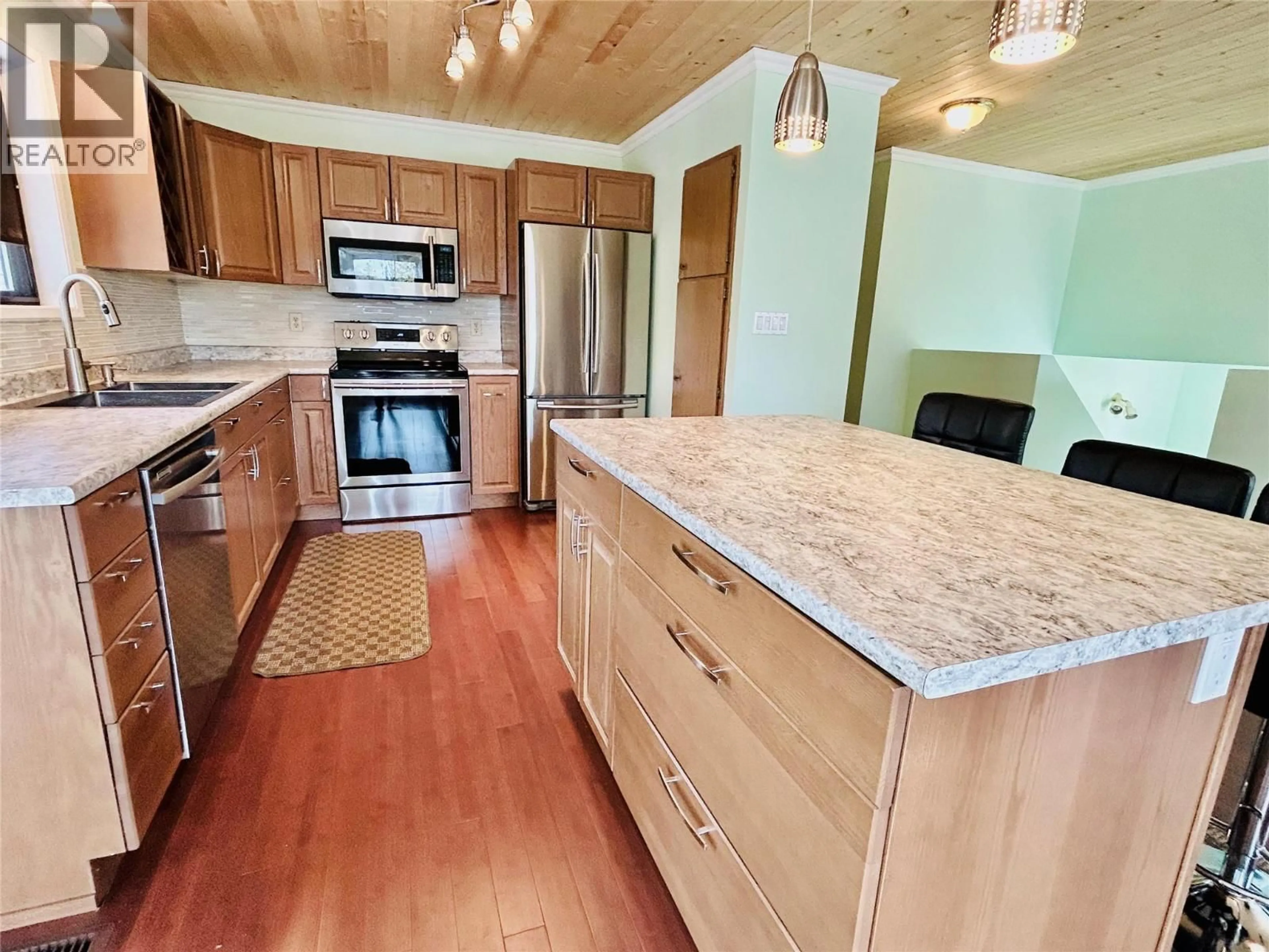 Open concept kitchen, wood/laminate floor for 183 FELLERS AVENUE, Tumbler Ridge British Columbia V0C2W0