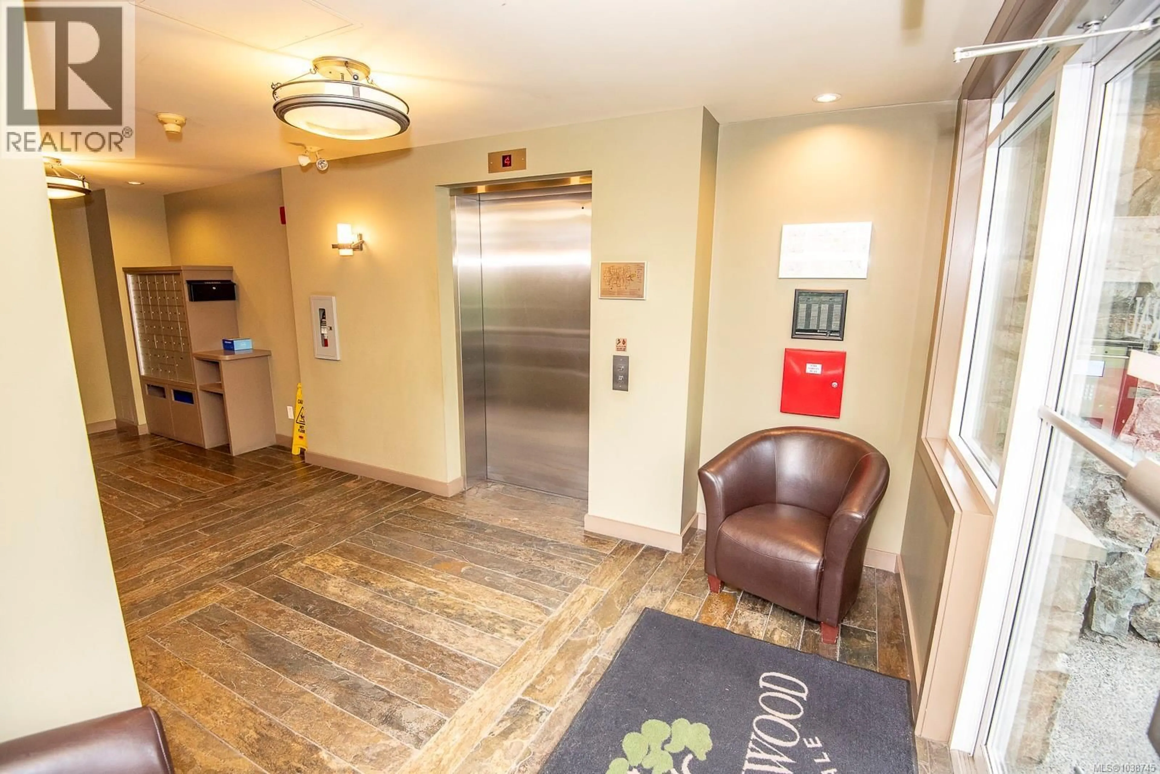 Indoor foyer for 302D - 1115 CRAIGFLOWER ROAD, Esquimalt British Columbia V9A7R1