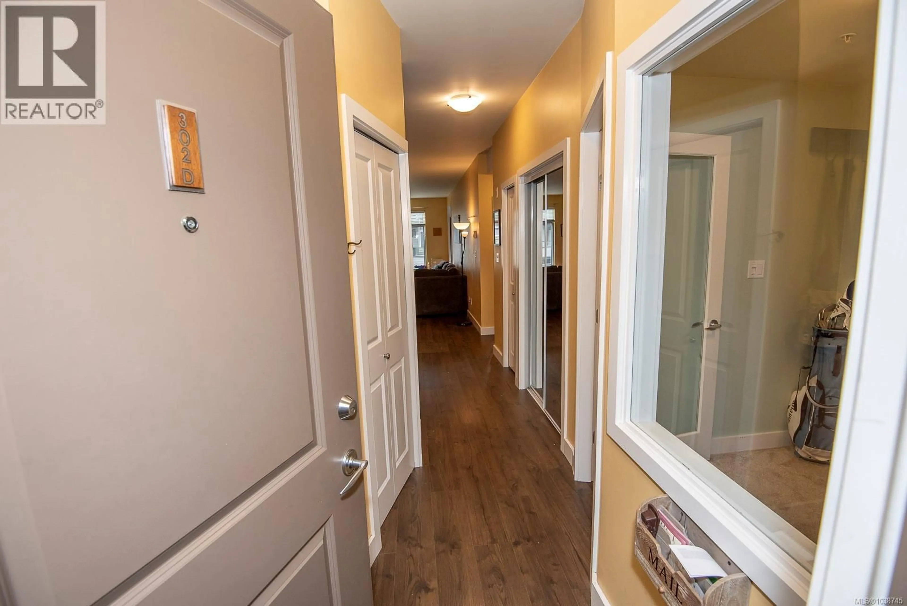 Indoor entryway for 302D - 1115 CRAIGFLOWER ROAD, Esquimalt British Columbia V9A7R1