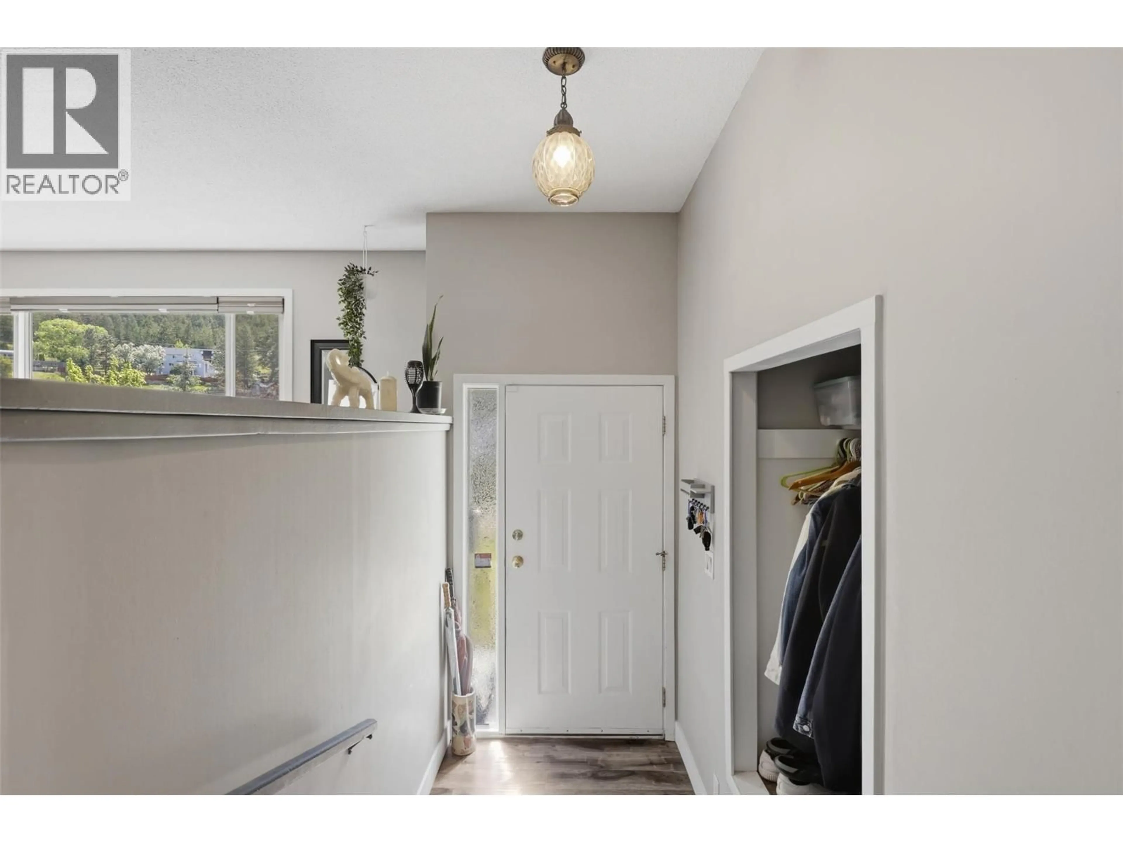 Indoor entryway for 1322 LAMAR DRIVE, Kamloops British Columbia V2C5C6