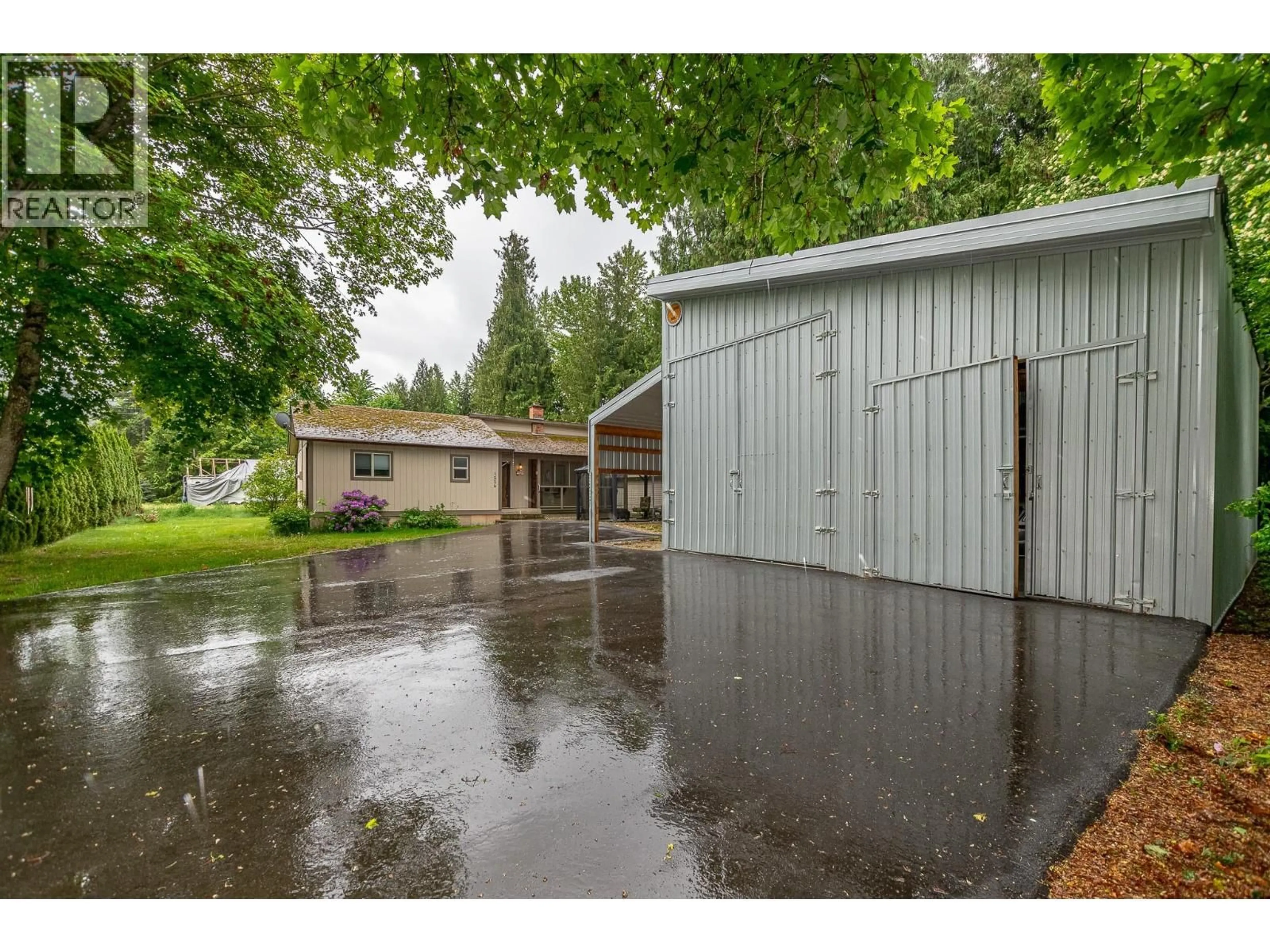 Indoor garage for 1226 GREEN ROAD SOUTH, Sicamous British Columbia V0E2V1