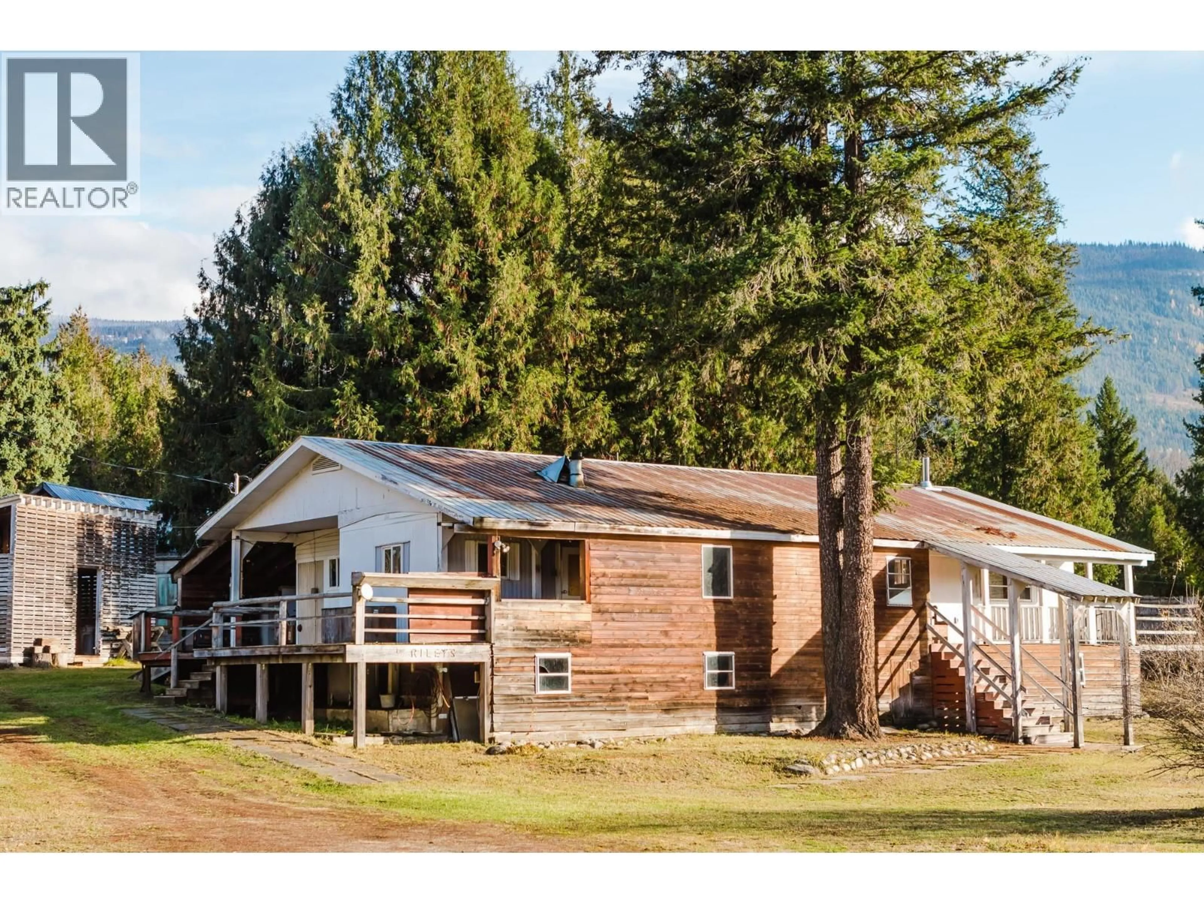 A pic from outside/outdoor area/front of a property/back of a property/a pic from drone, unknown for 3974 MALAKWA STATION ROAD, Malakwa British Columbia V0E2J0