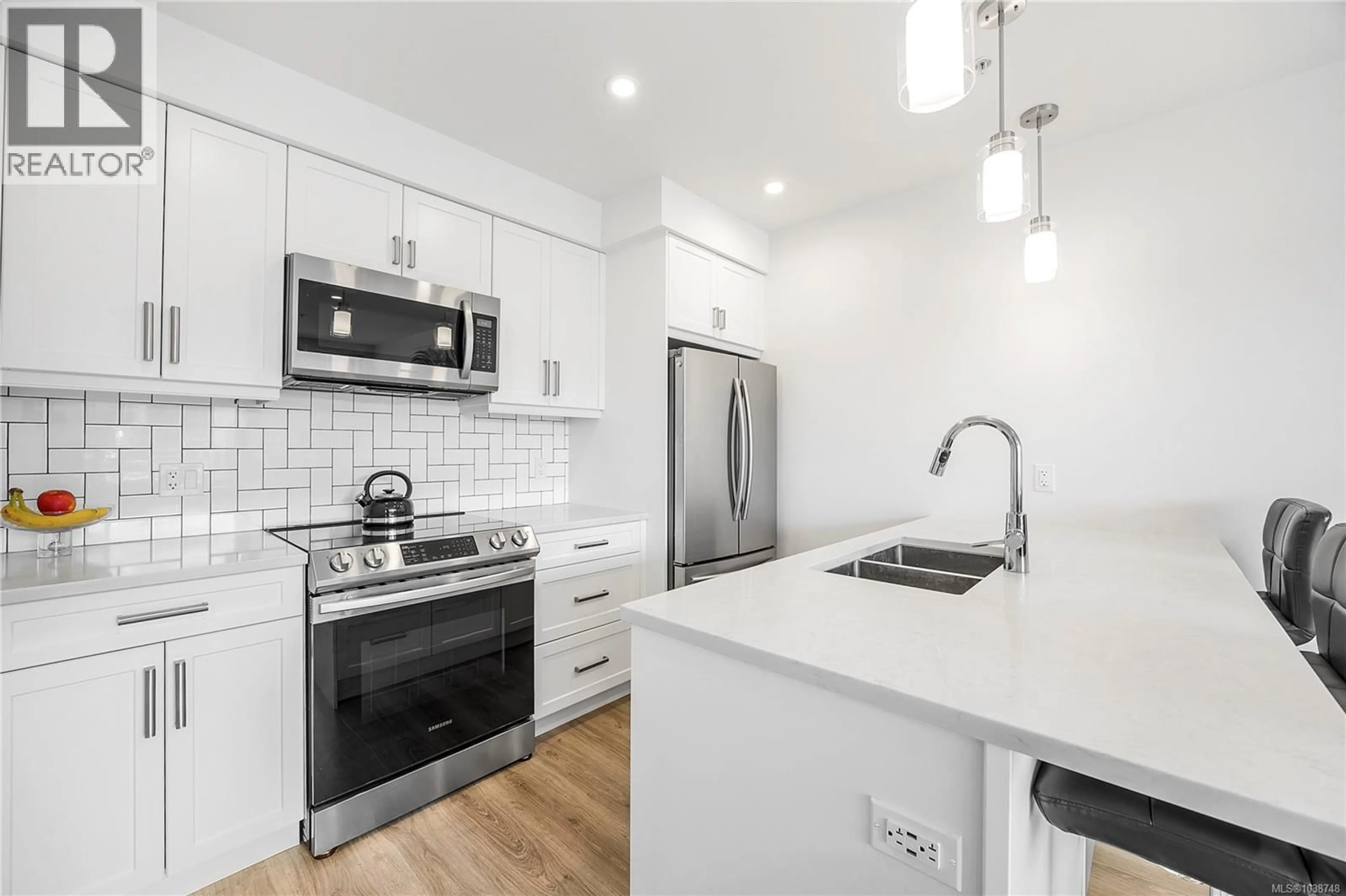 Open concept kitchen, ceramic/tile floor for 306 - 119 HALIBURTON STREET, Nanaimo British Columbia V9R4V9