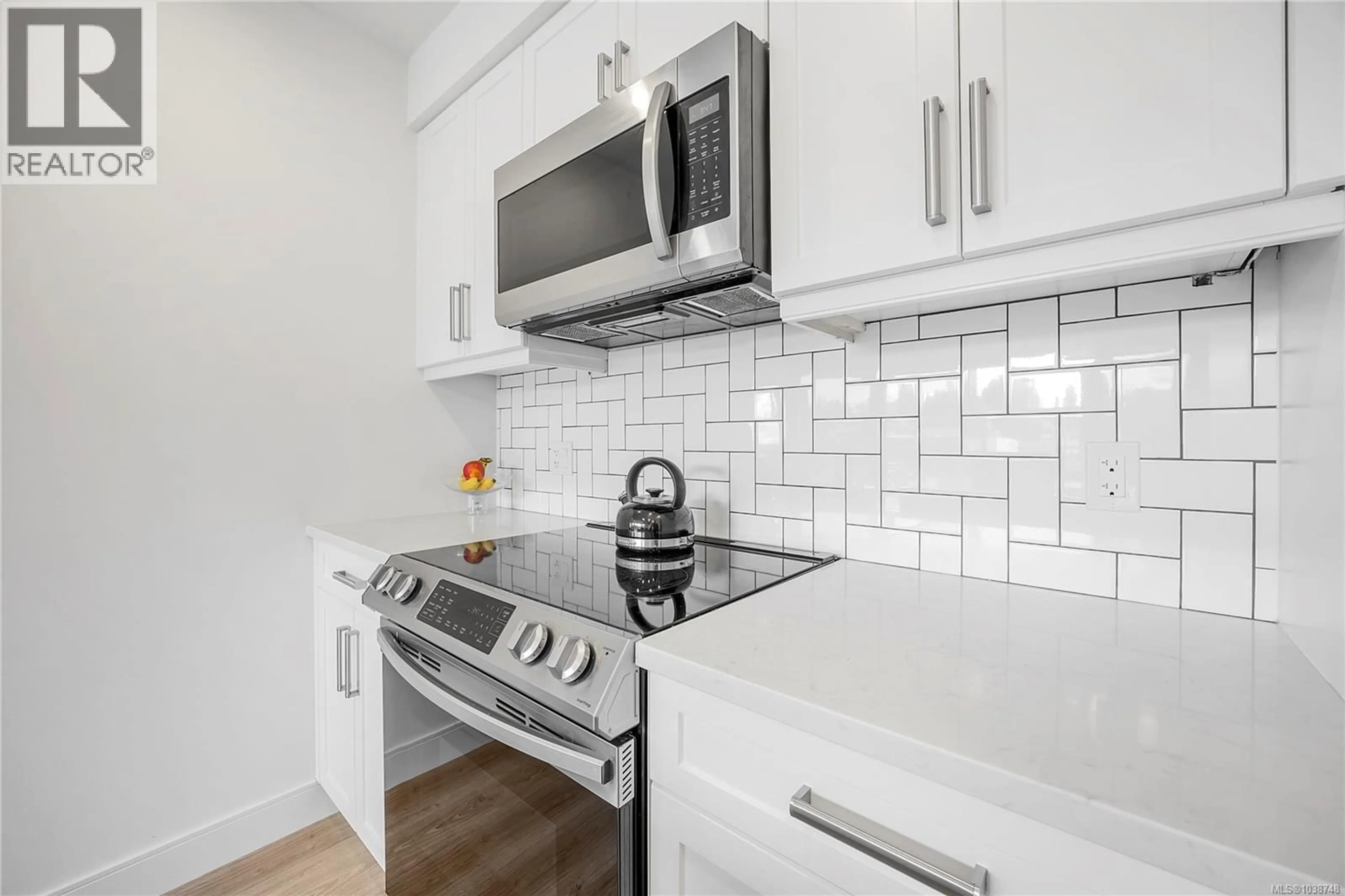 Standard kitchen, ceramic/tile floor for 306 - 119 HALIBURTON STREET, Nanaimo British Columbia V9R4V9