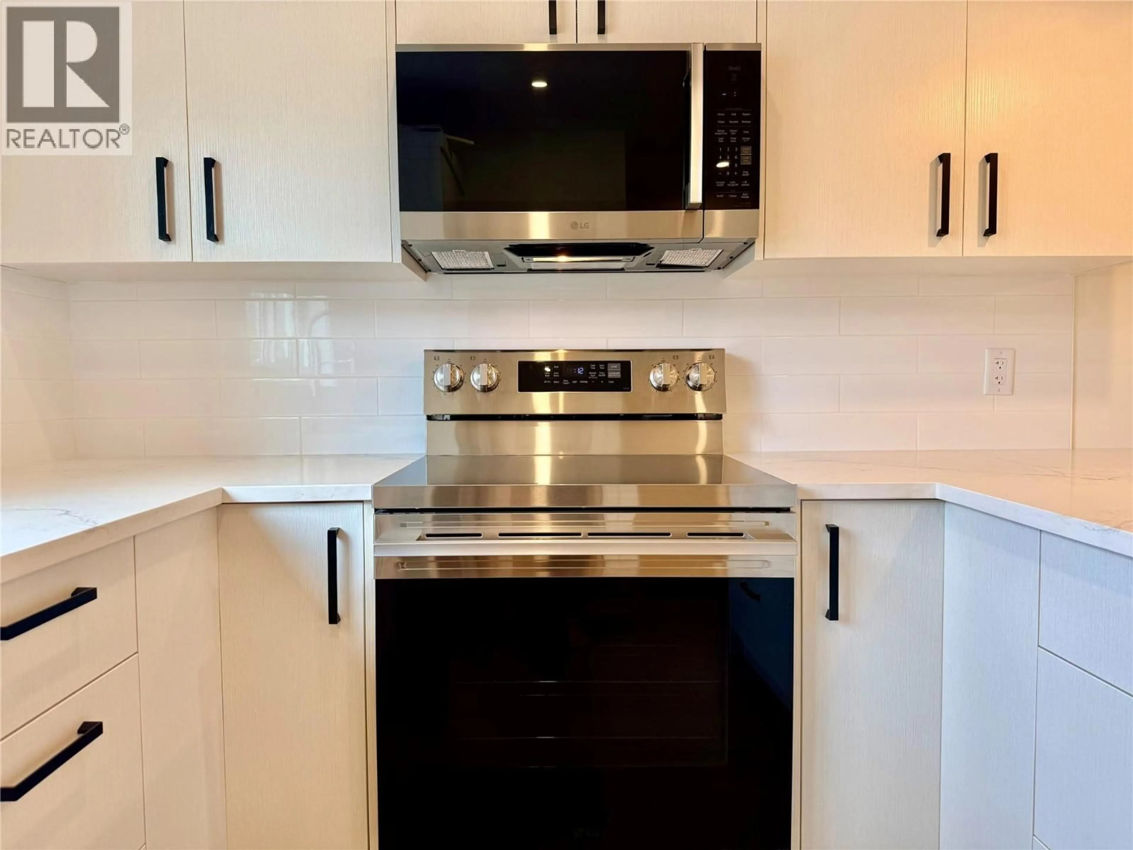 Standard kitchen, unknown for 3 - 222 TEMPLE STREET, Sicamous British Columbia V0E2V0