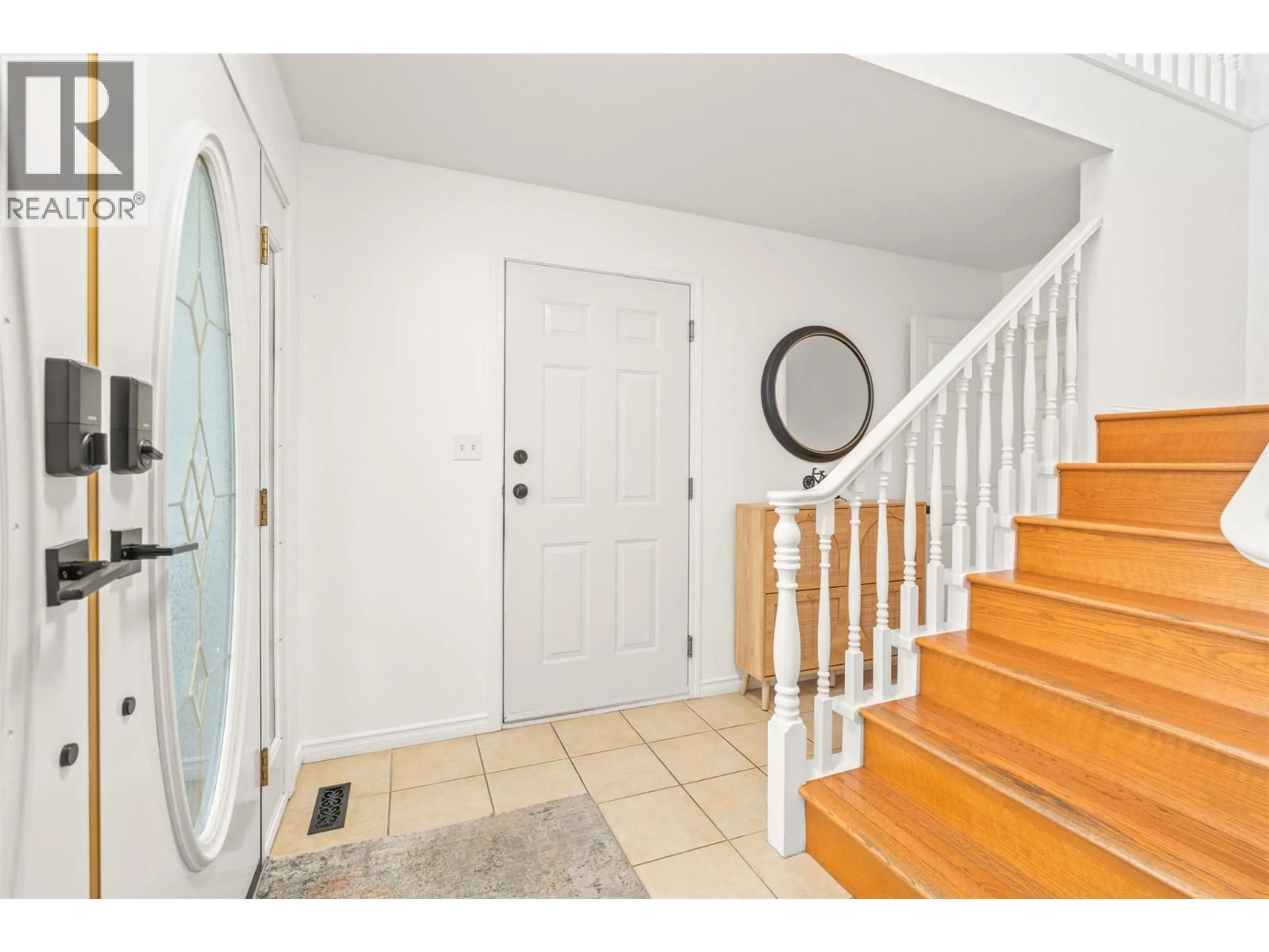 Indoor entryway for 493 TERRACE DRIVE, Coldstream British Columbia V1B2W9