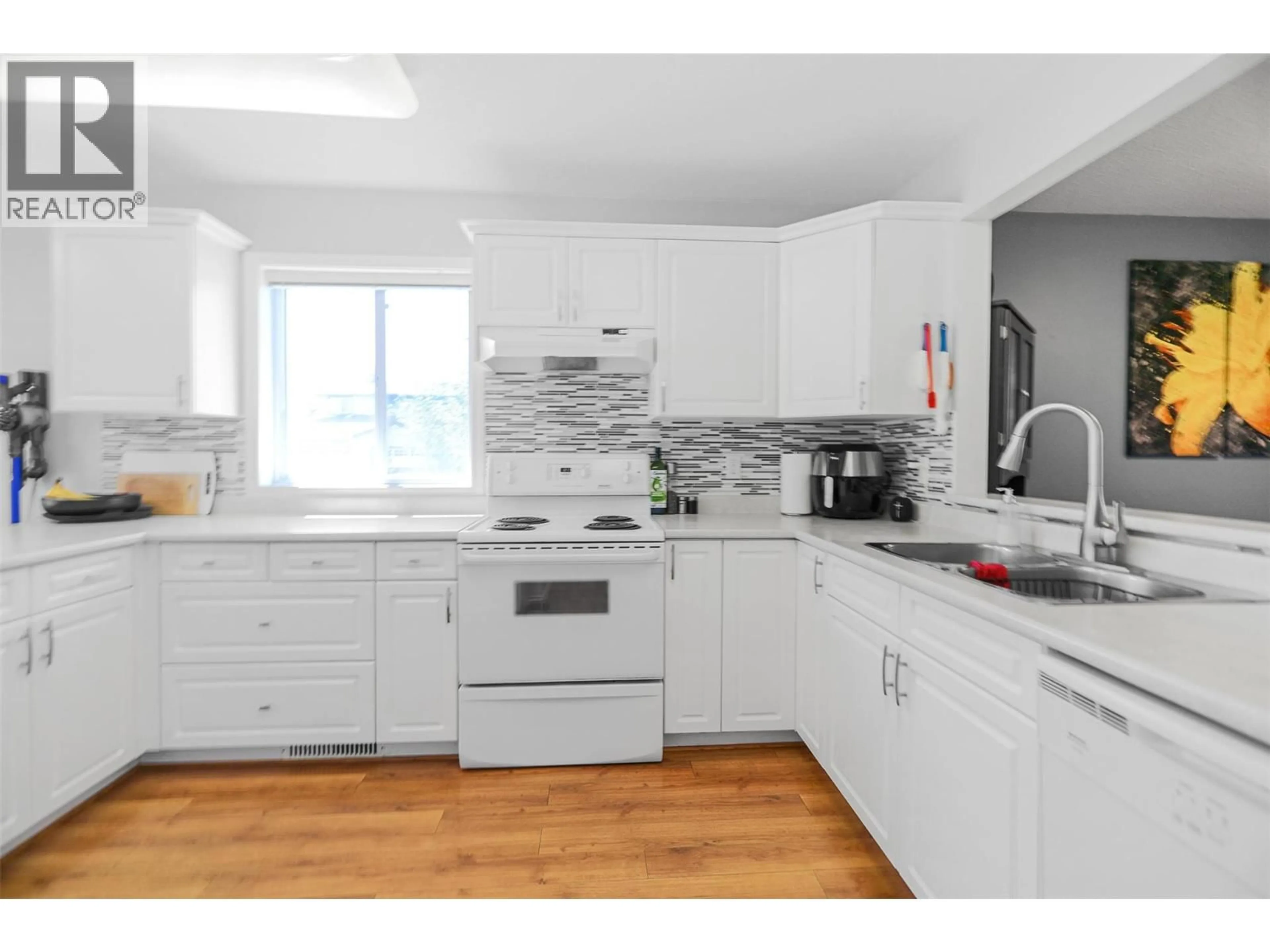 Standard kitchen, unknown for 109 - 1120 GUISACHAN ROAD, Kelowna British Columbia V1Y9R5