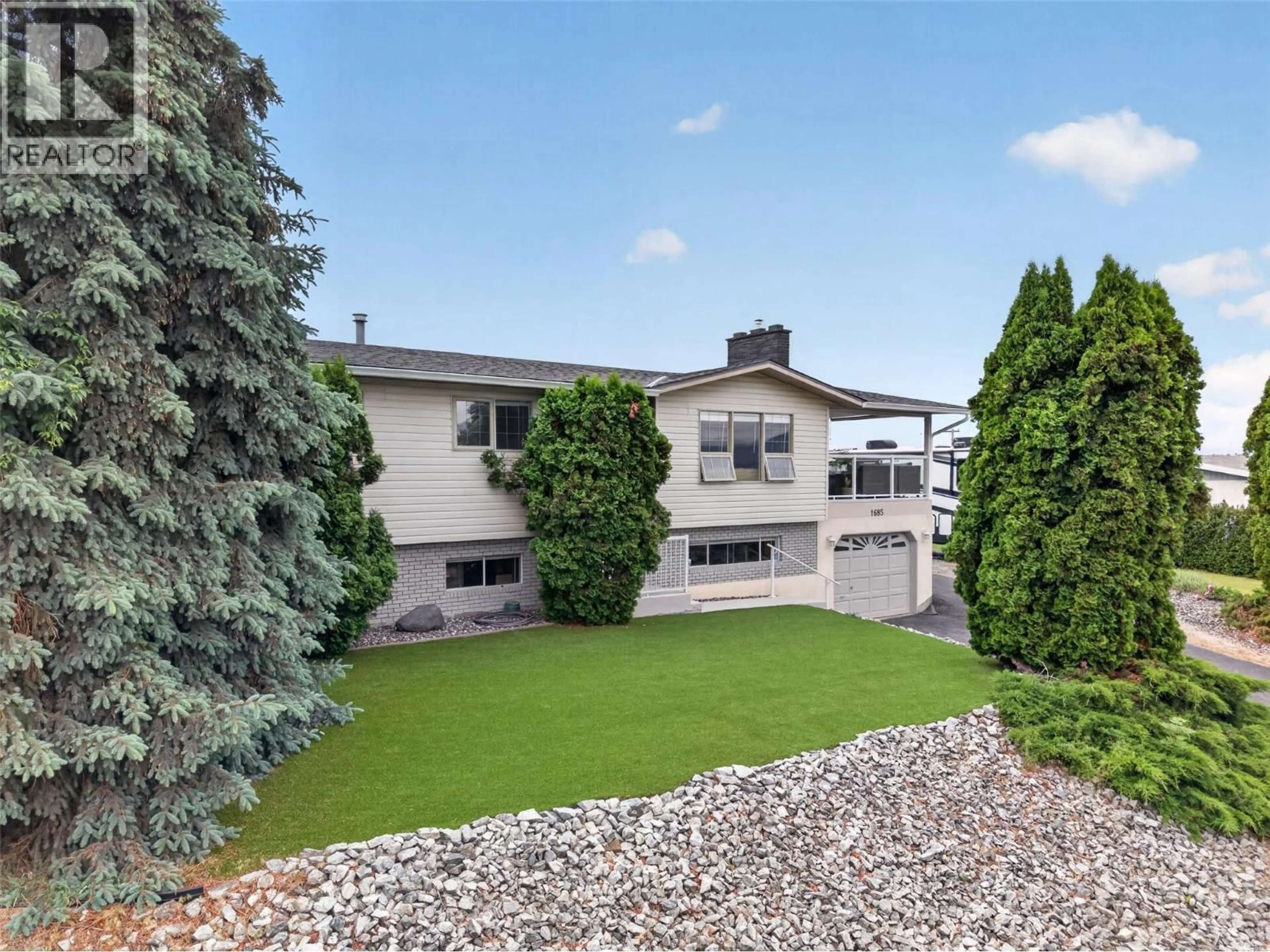 A pic from outside/outdoor area/front of a property/back of a property/a pic from drone, mountain view for 1685 JONATHAN ROAD, Kelowna British Columbia V1P1A7