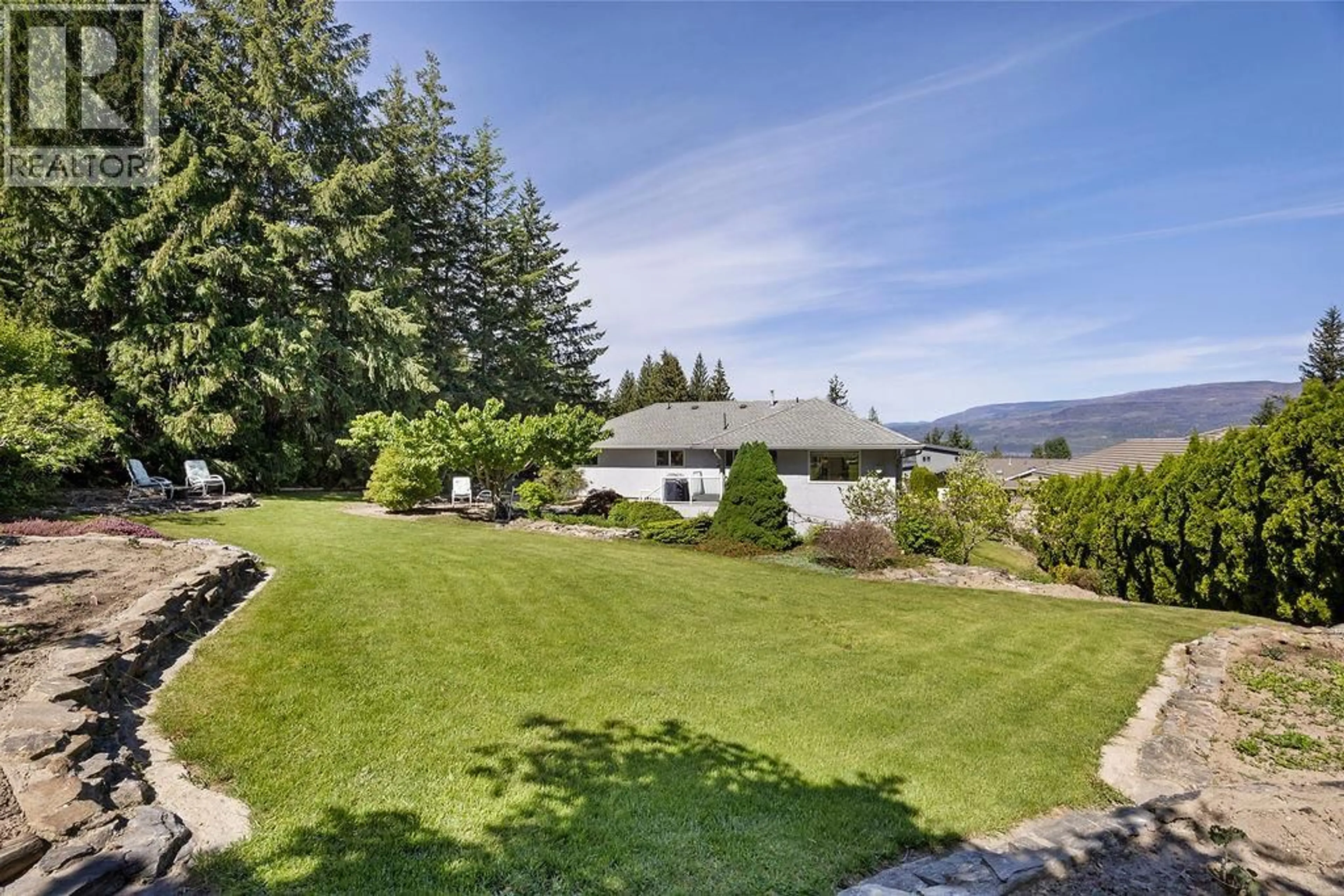 A pic from outside/outdoor area/front of a property/back of a property/a pic from drone, mountain view for 2864 HILLTOP ROAD, Sorrento British Columbia V0E2W1