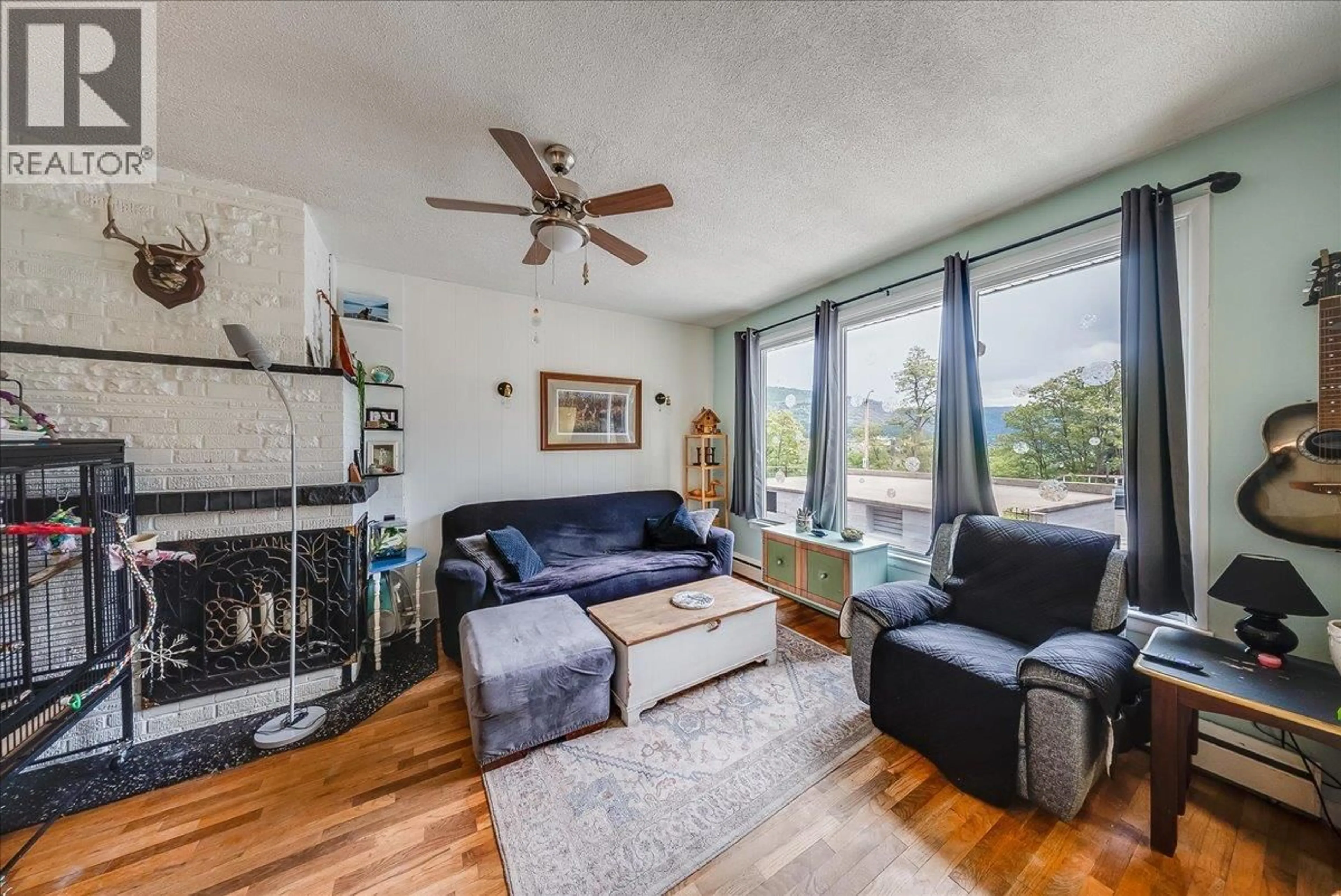 Living room with furniture, wood/laminate floor for 490 AUSTAD LANE, Trail British Columbia V1R3K6