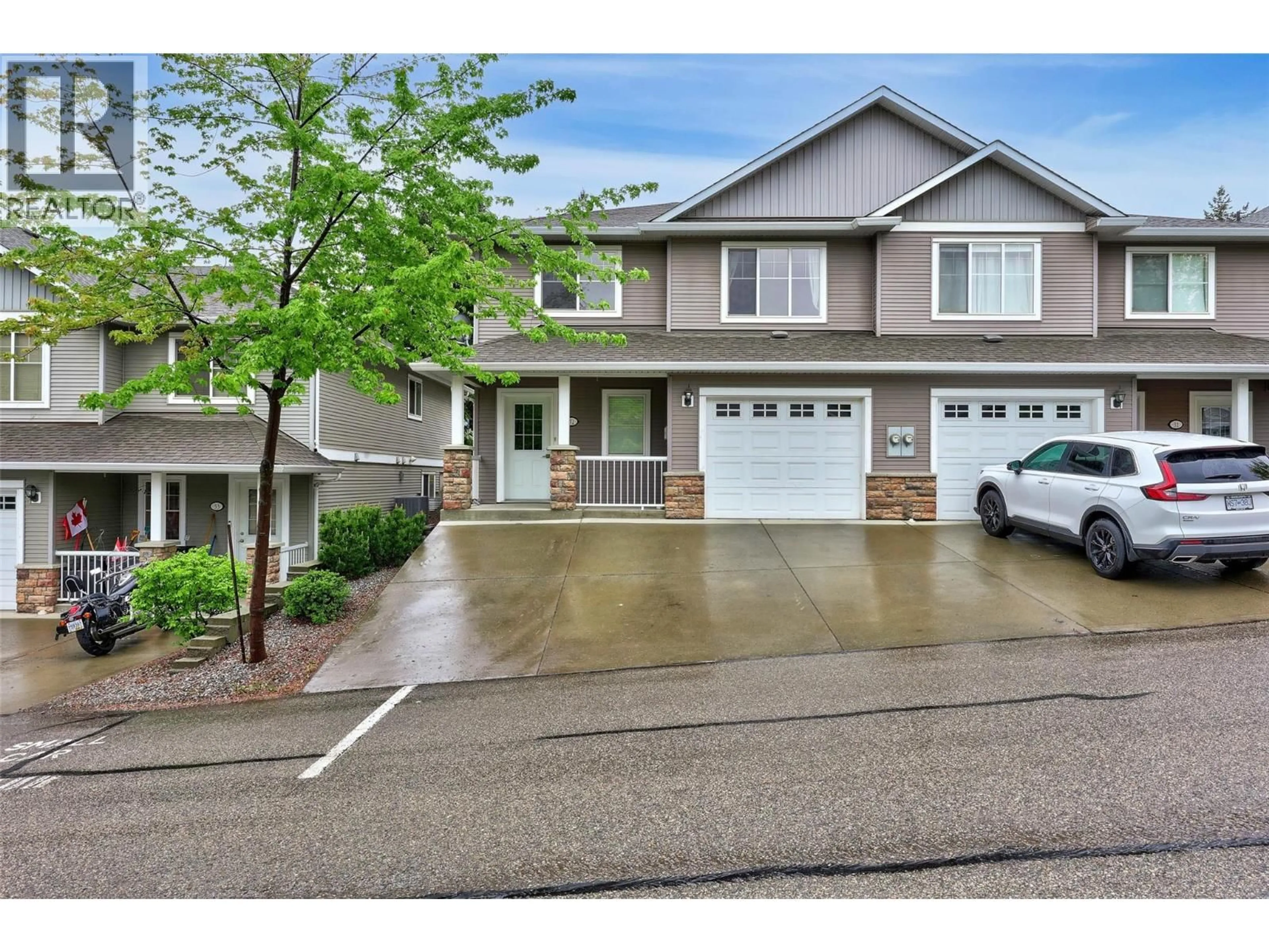 Home with vinyl exterior material, street for 32 - 1855 HILLSIDE DRIVE, Kamloops British Columbia V2E0A2
