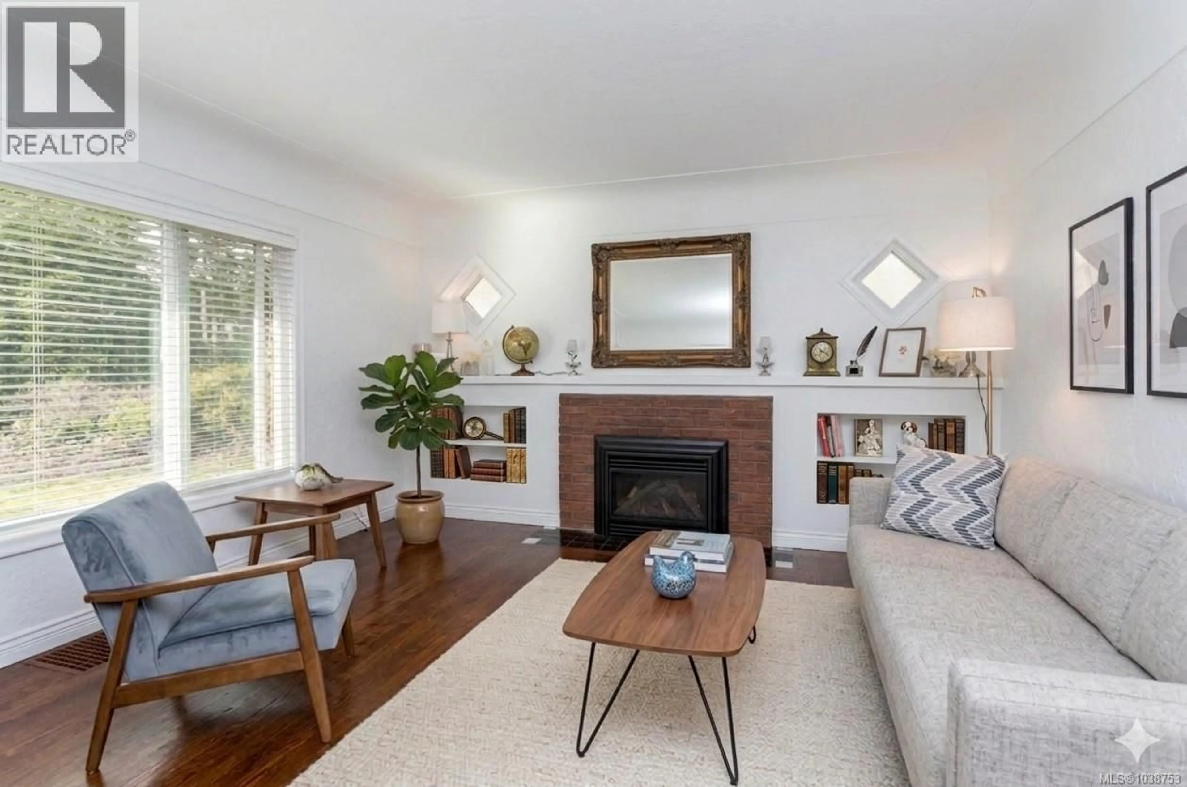 A pic from outside/outdoor area/front of a property/back of a property/a pic from drone, street for 4121 QUADRA STREET, Saanich British Columbia V8X1L1