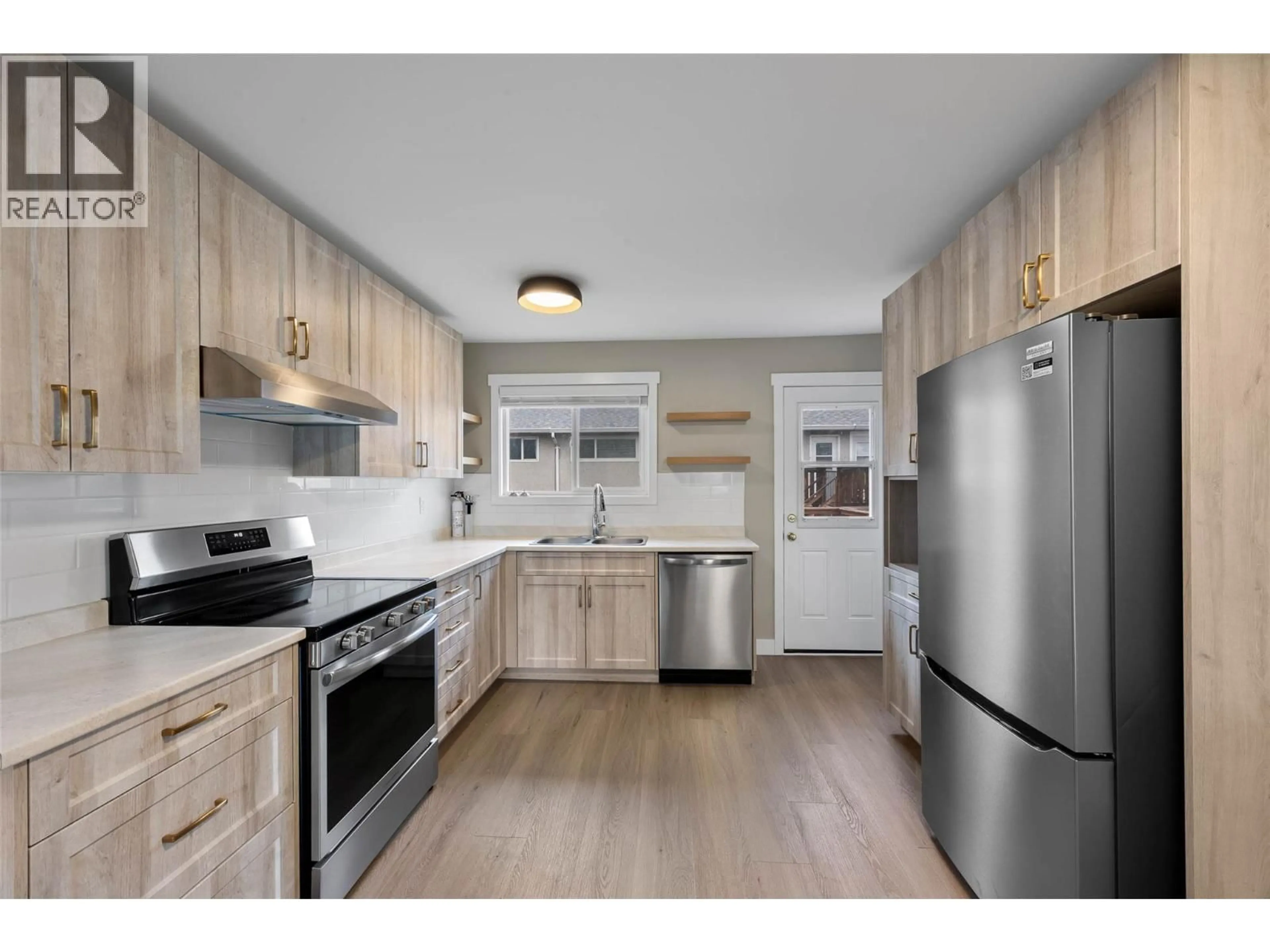 Standard kitchen, wood/laminate floor for 17 - 800 VALHALLA DRIVE, Kamloops British Columbia V2B1R8