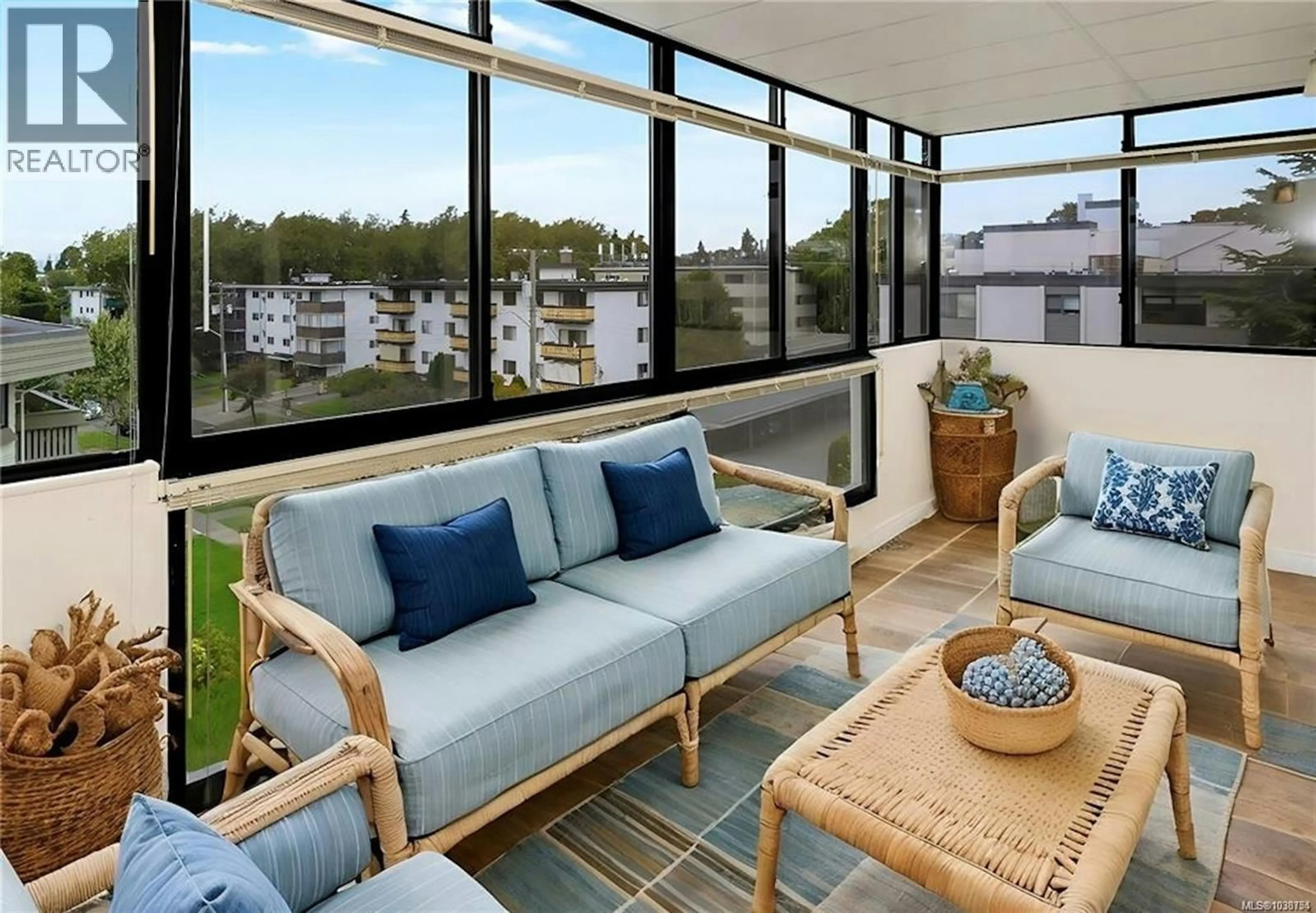Patio, water/lake/river/ocean view for 506 - 420 LINDEN AVENUE, Victoria British Columbia V8V4G3