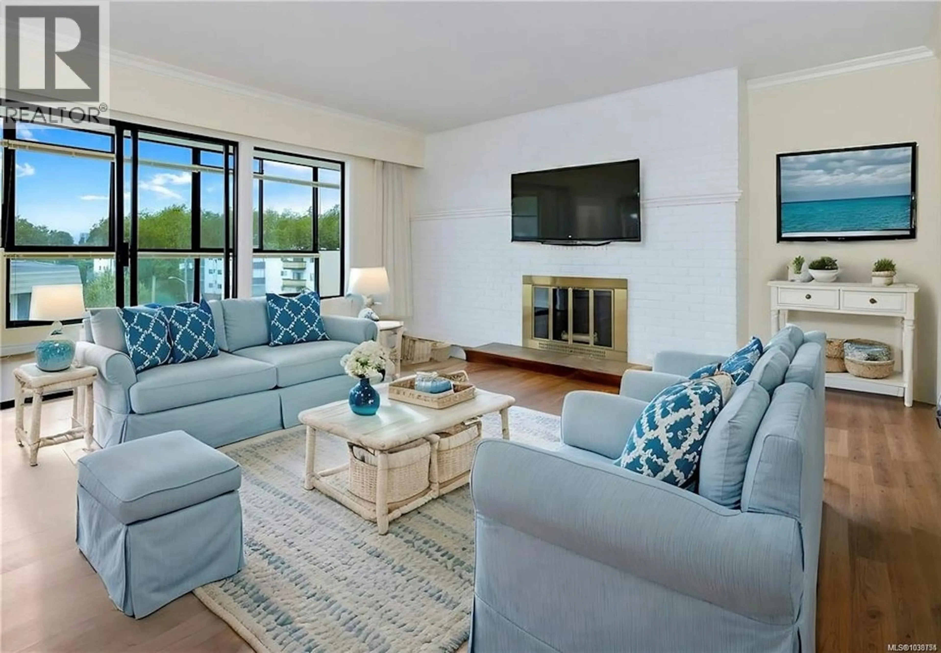 Living room with furniture, unknown for 506 - 420 LINDEN AVENUE, Victoria British Columbia V8V4G3