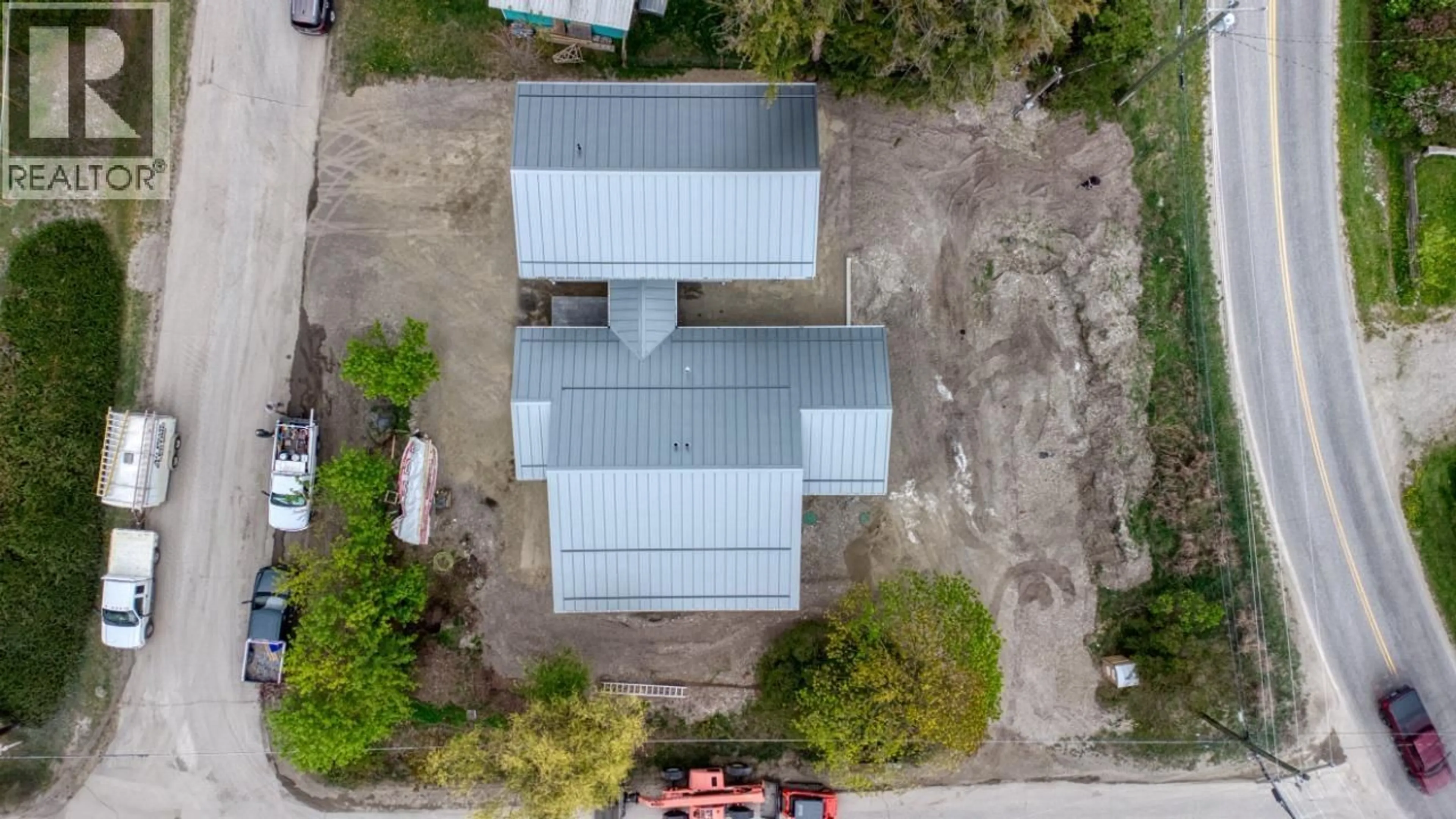 A pic from outside/outdoor area/front of a property/back of a property/a pic from drone, building for 3970 RICHARDSON ROAD, Tappen British Columbia V0E2X1