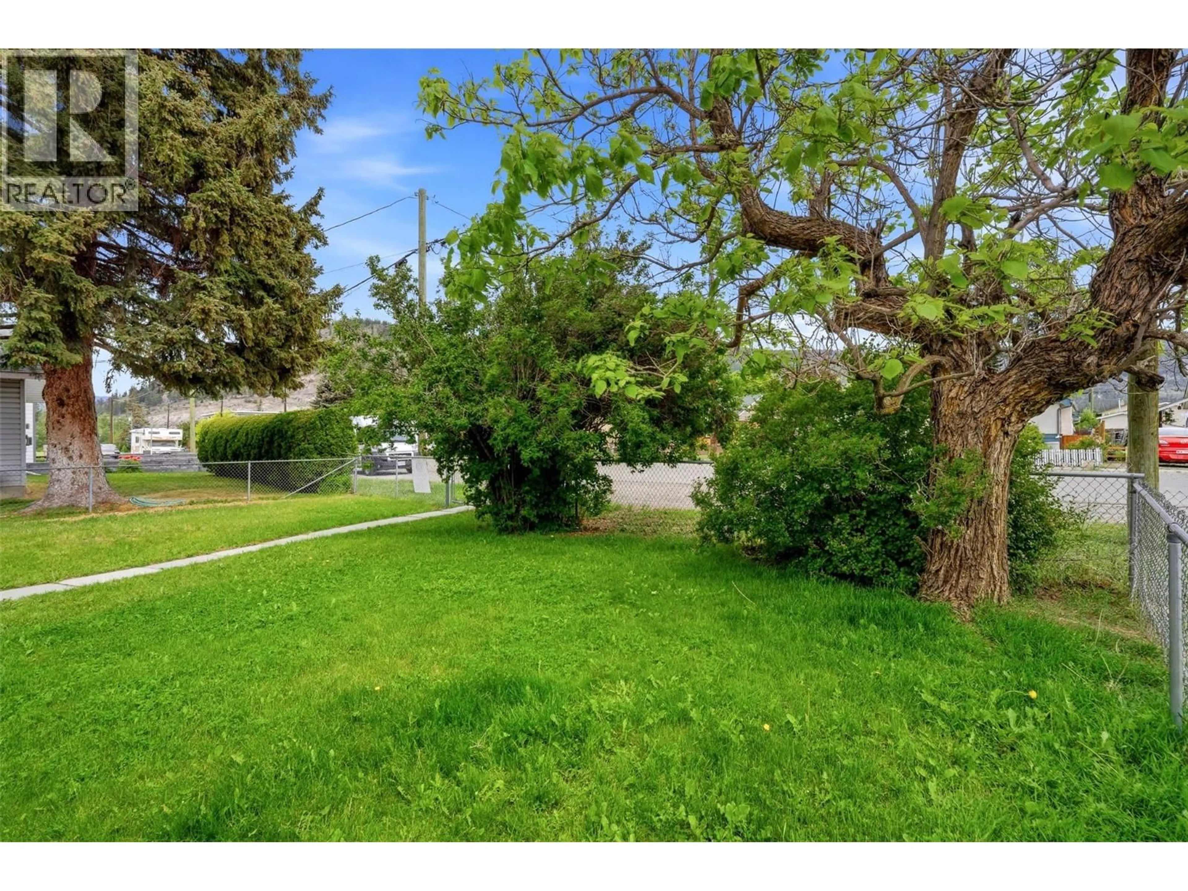 A pic from outside/outdoor area/front of a property/back of a property/a pic from drone, street for 1544 CANFORD AVENUE, Merritt British Columbia V1K1B8