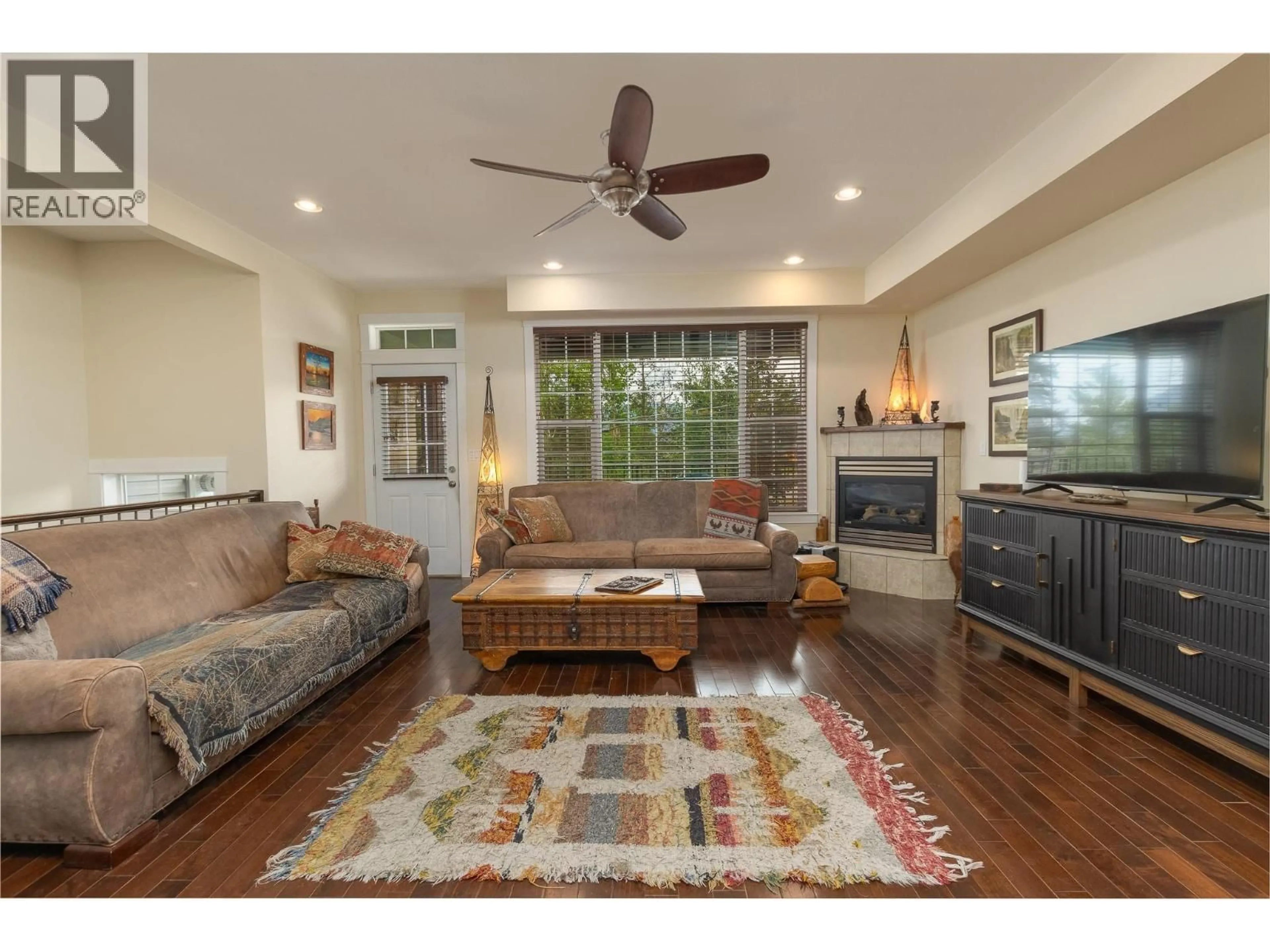 Living room with furniture, unknown for 4 - 1596 OKANAGAN AVENUE SOUTHEAST, Salmon Arm British Columbia V1E1N5