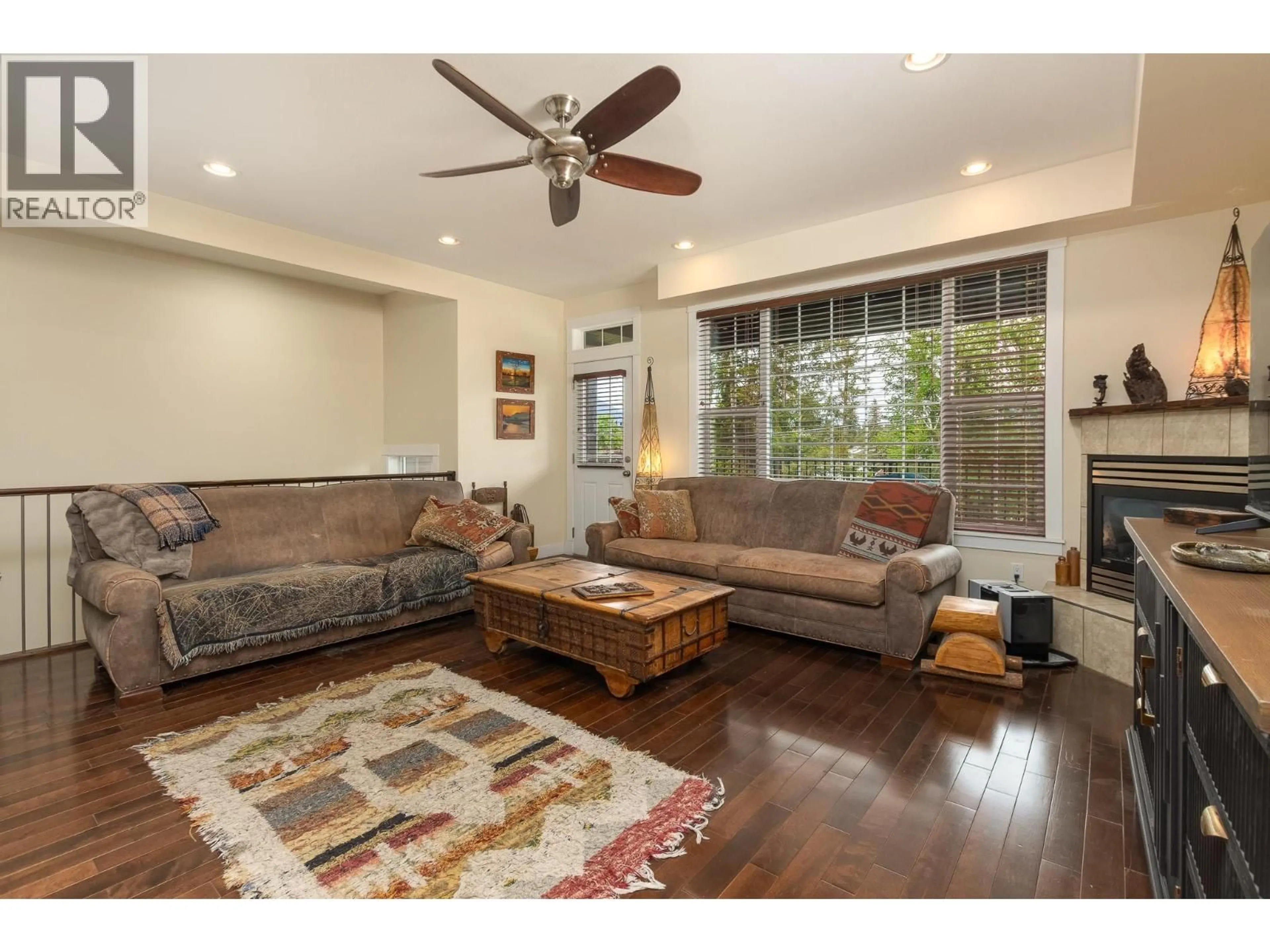 Living room with furniture, wood/laminate floor for 4 - 1596 OKANAGAN AVENUE SOUTHEAST, Salmon Arm British Columbia V1E1N5