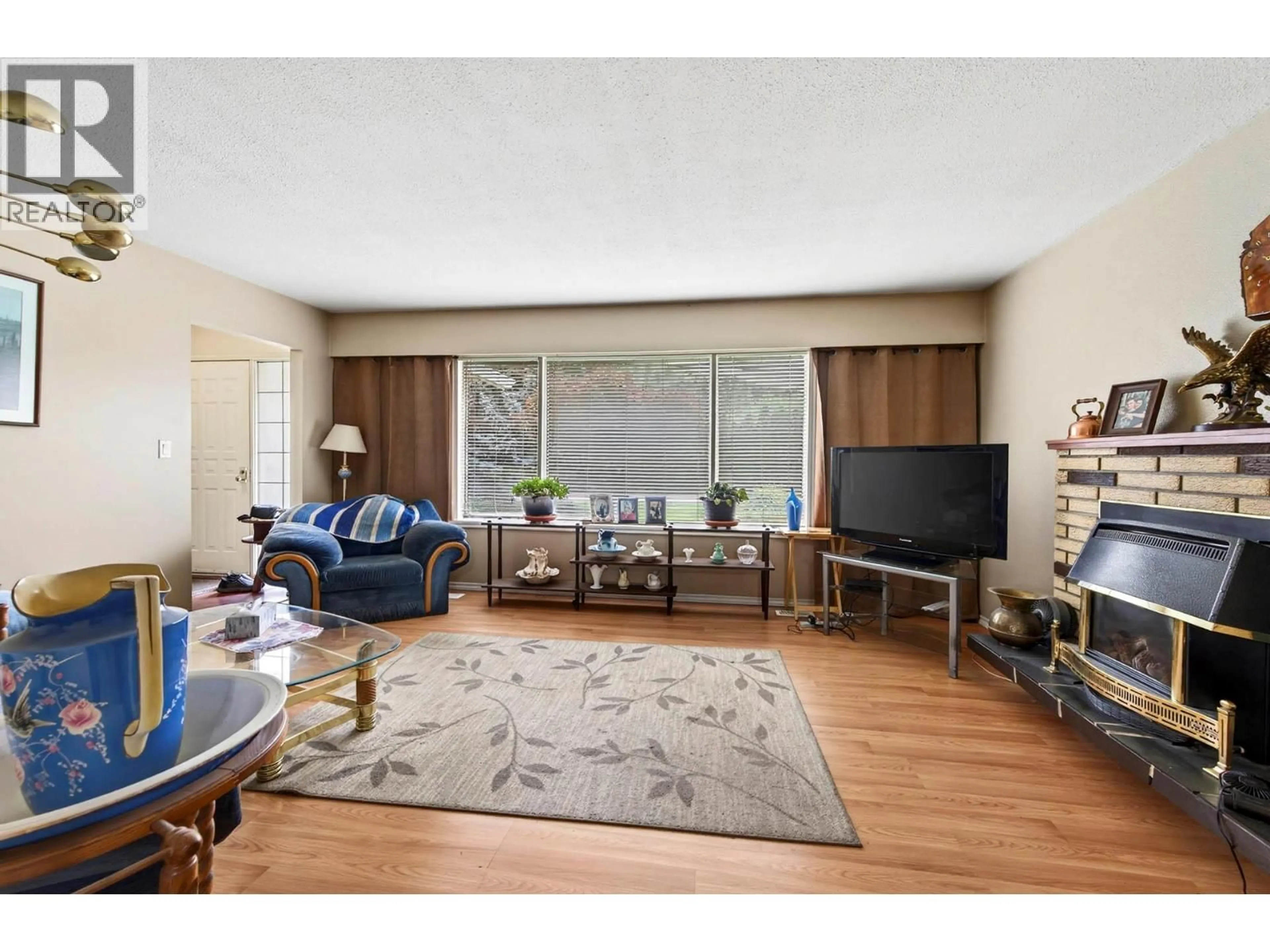 Living room with furniture, wood/laminate floor for 6452 FURRER ROAD, Kamloops British Columbia V2C4V6