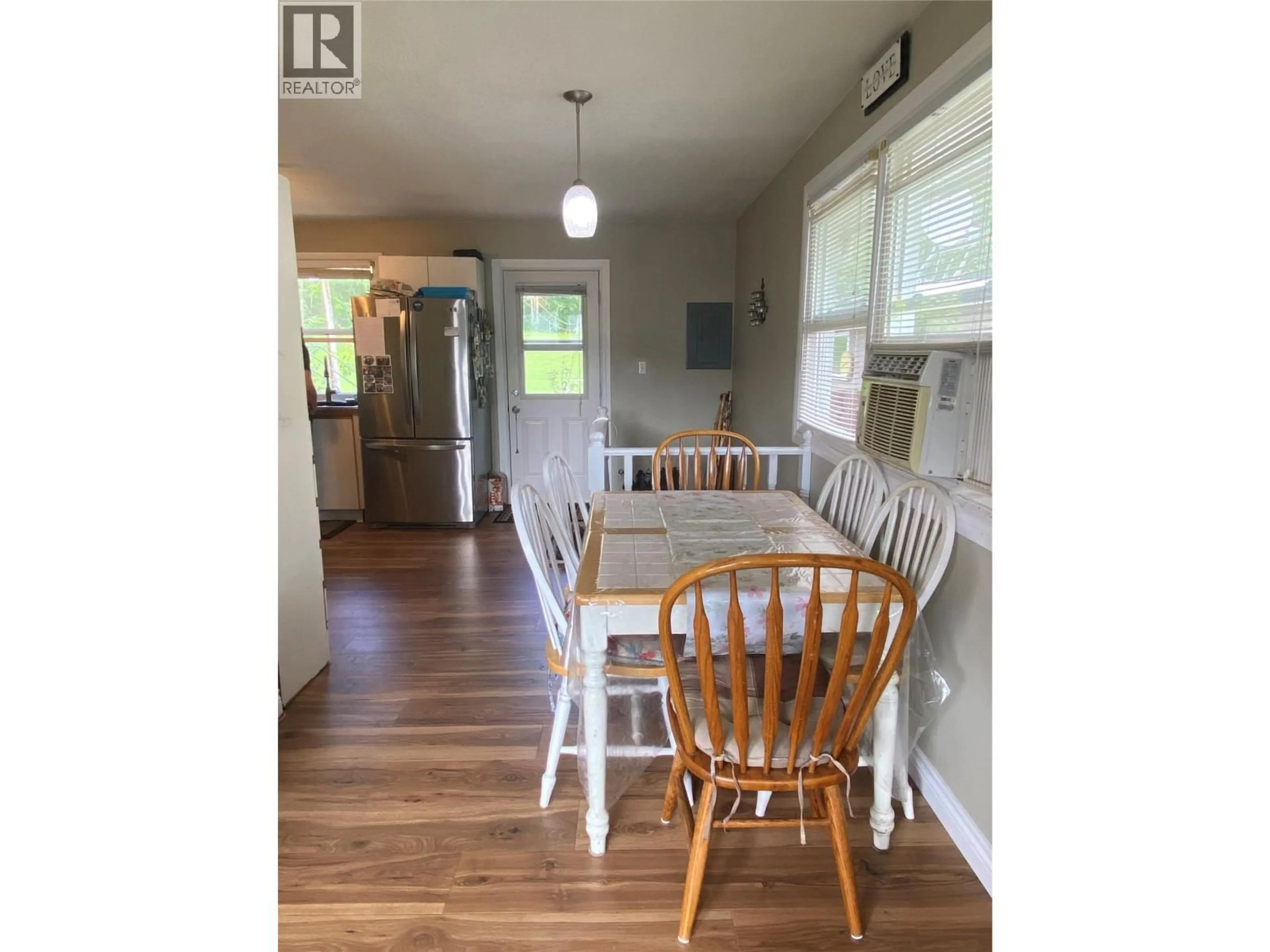 Dining room, wood/laminate floor for 1153 MARIANNA CRESCENT, Trail British Columbia V1R5C1