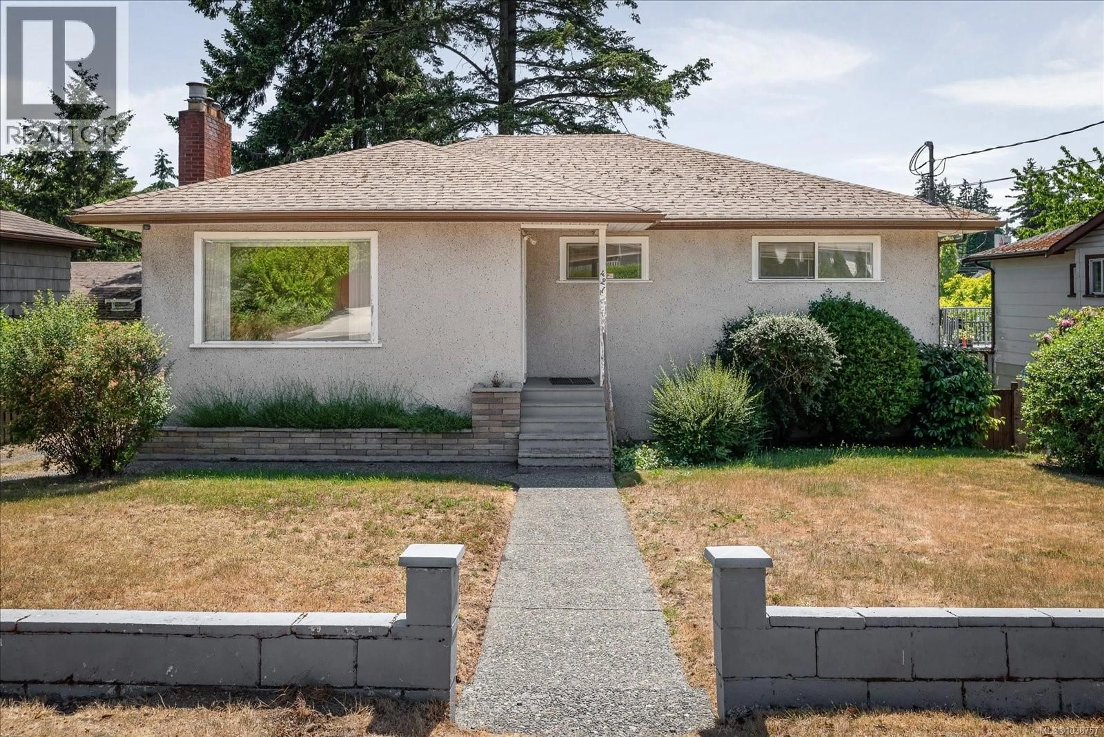 Home with vinyl exterior material, street for 421 JUNIPER STREET, Nanaimo British Columbia V9S1X7