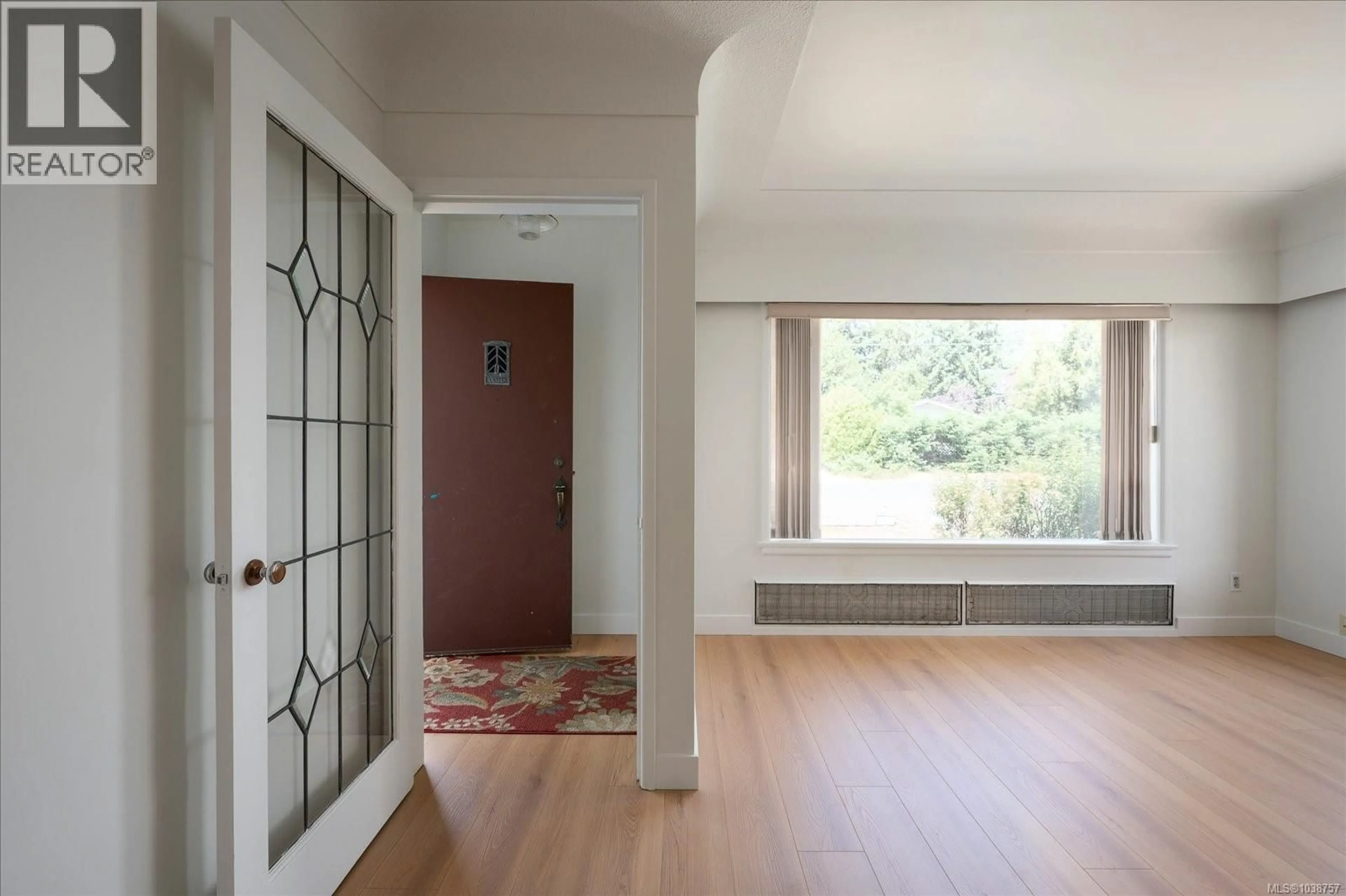 Indoor entryway for 421 JUNIPER STREET, Nanaimo British Columbia V9S1X7