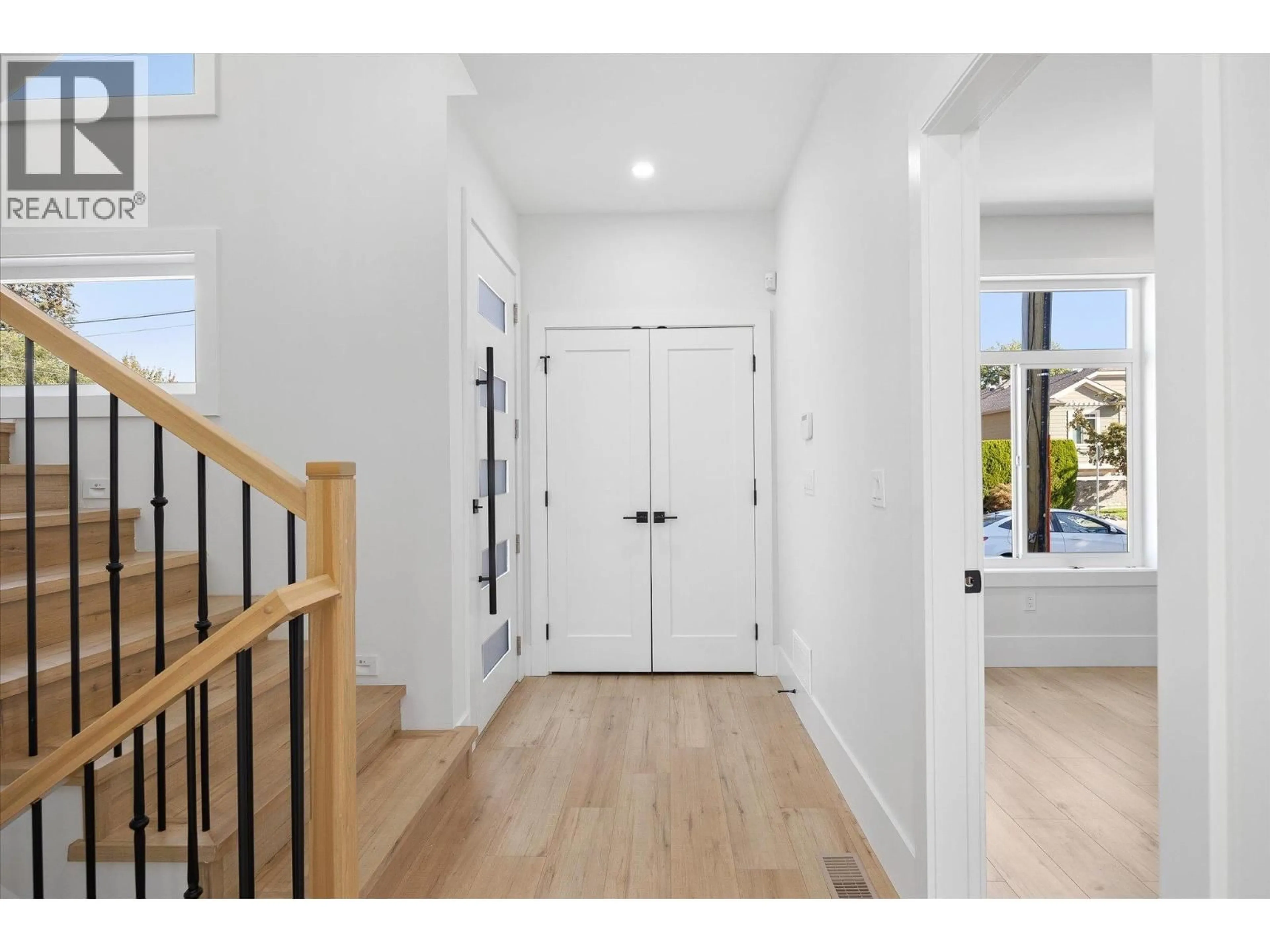 Indoor entryway for 705 MCCLURE ROAD, Kelowna British Columbia V1W1M2