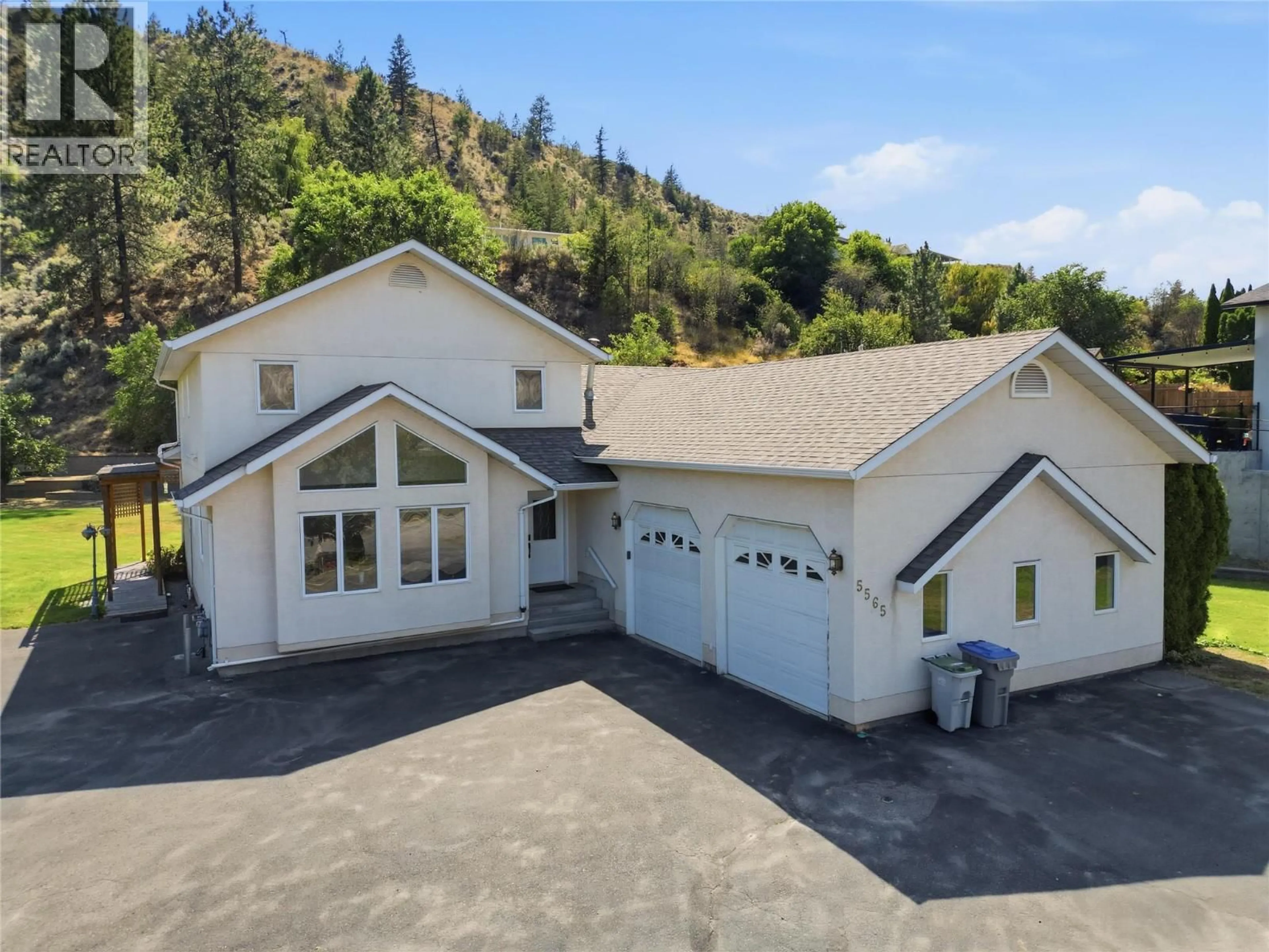 A pic from outside/outdoor area/front of a property/back of a property/a pic from drone, unknown for 5565 DALLAS DRIVE, Kamloops British Columbia V2C4W9