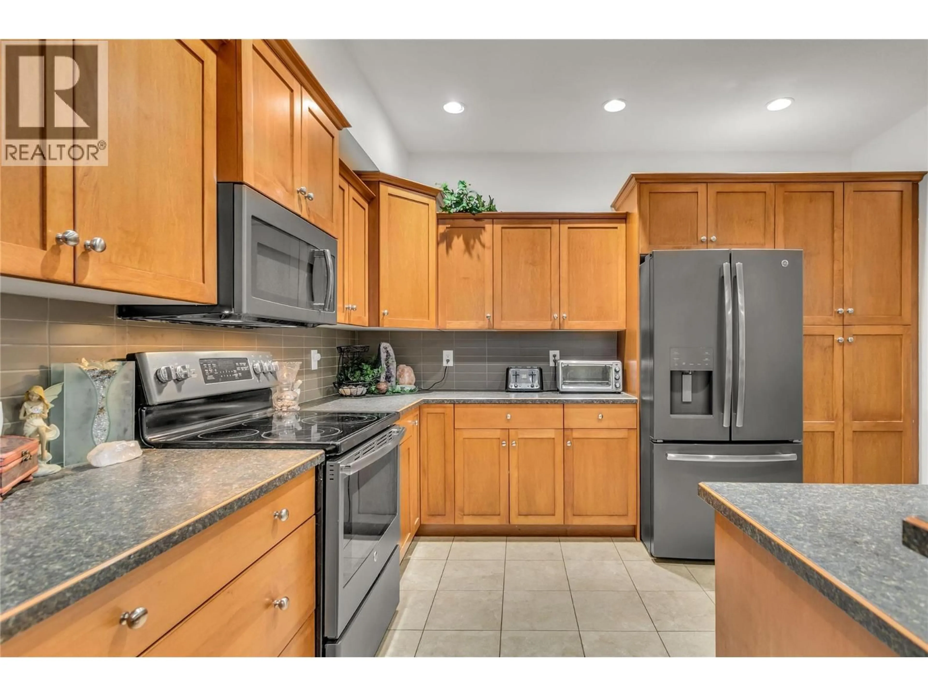 Standard kitchen, ceramic/tile floor for 104 - 1961 DURNIN ROAD, Kelowna British Columbia V1X7Z6