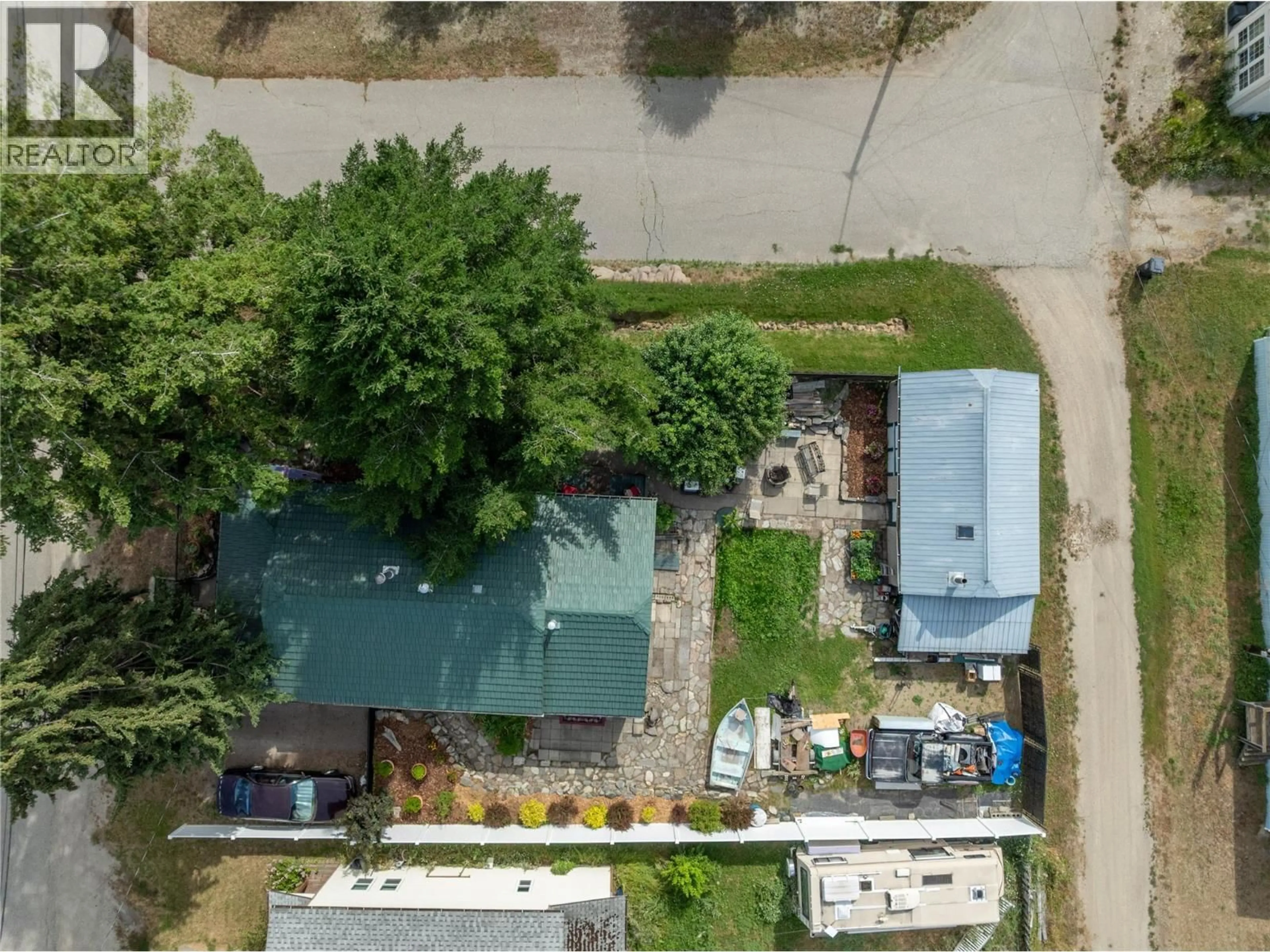 A pic from outside/outdoor area/front of a property/back of a property/a pic from drone, street for 1050 HILLSIDE AVENUE, Chase British Columbia V0E1M0