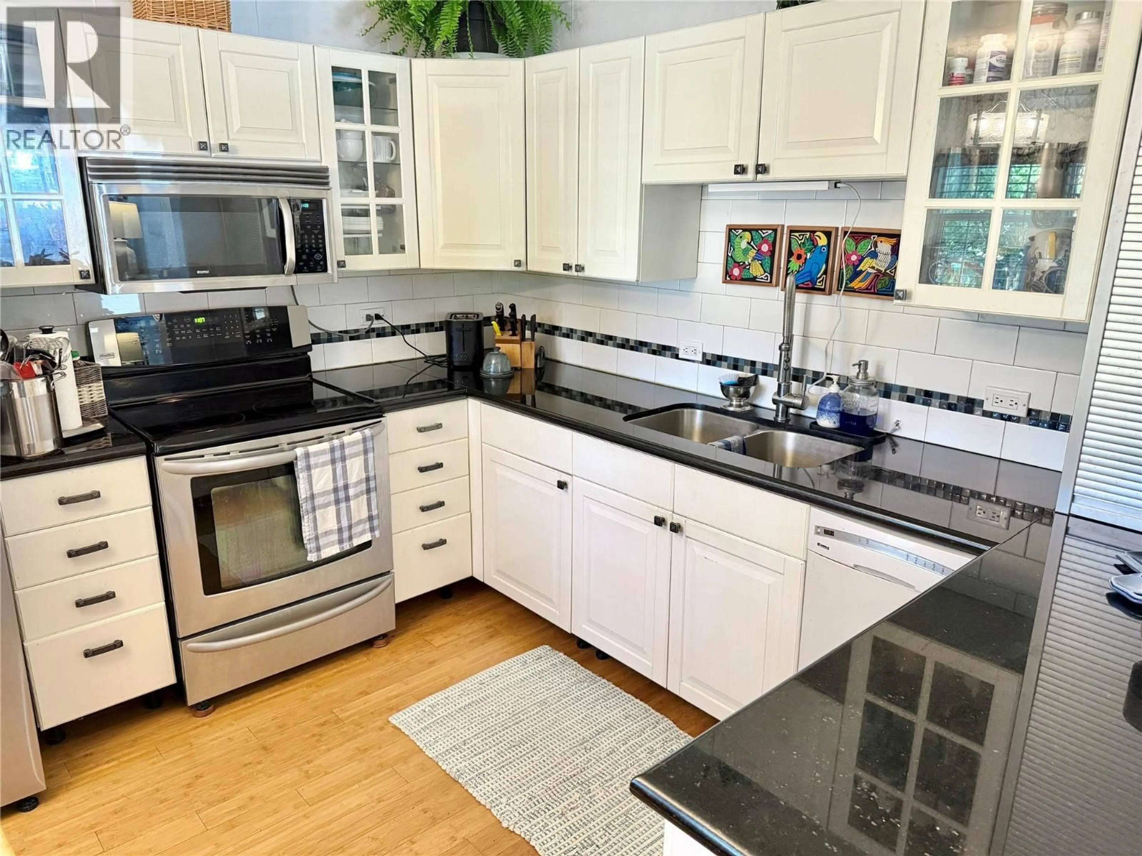Open concept kitchen, ceramic/tile floor for 1050 HILLSIDE AVENUE, Chase British Columbia V0E1M0