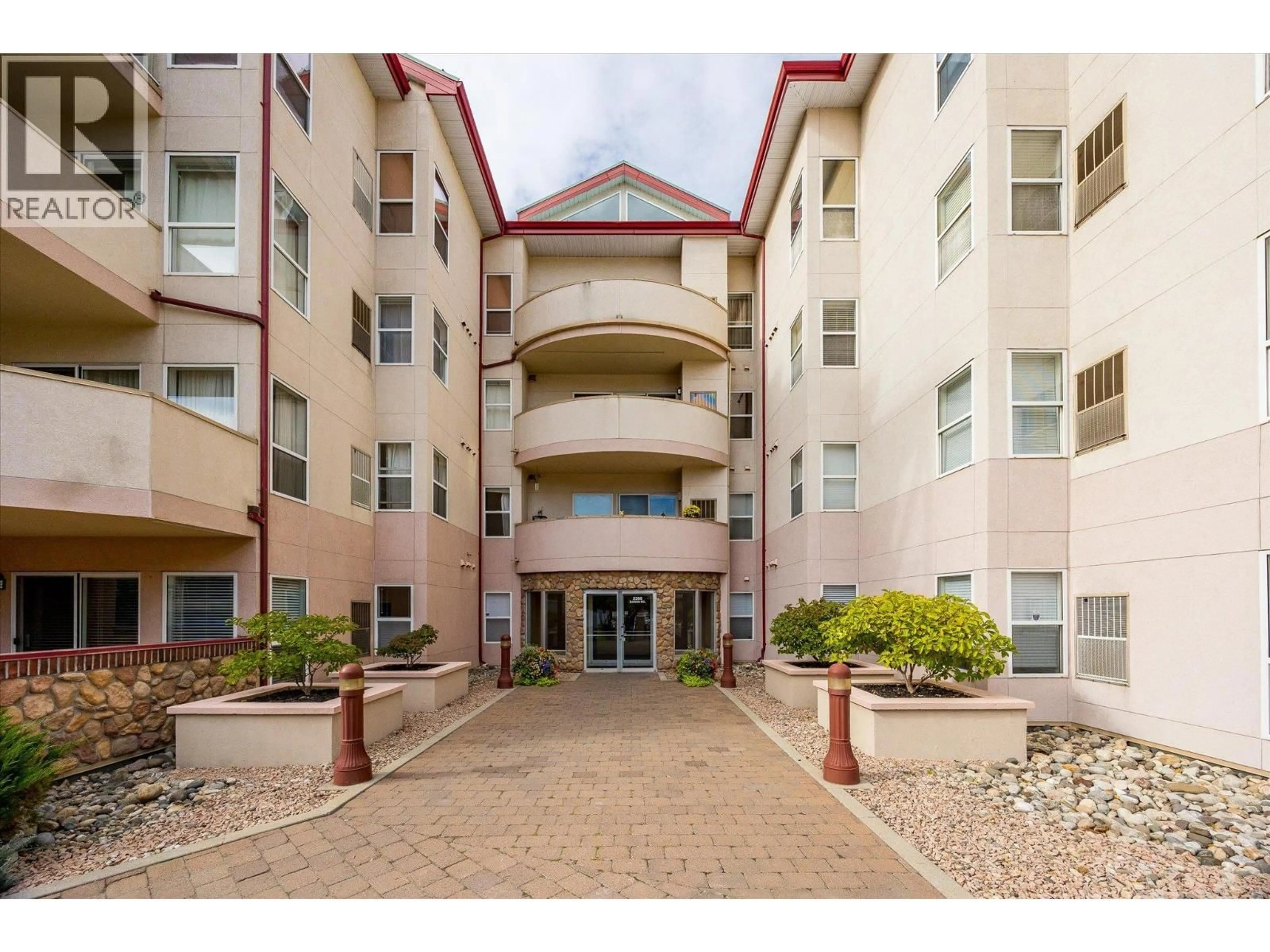 Indoor foyer for 407 - 2388 BARON ROAD, Kelowna British Columbia V1X6X4