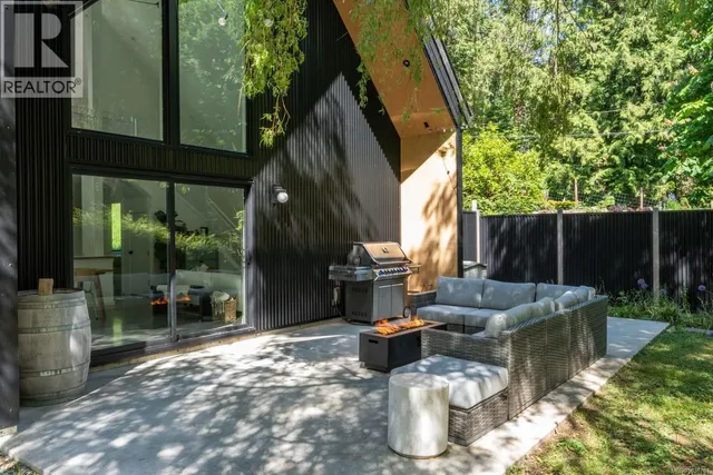 146 MENHINICK DRIVE, Salt Spring 3