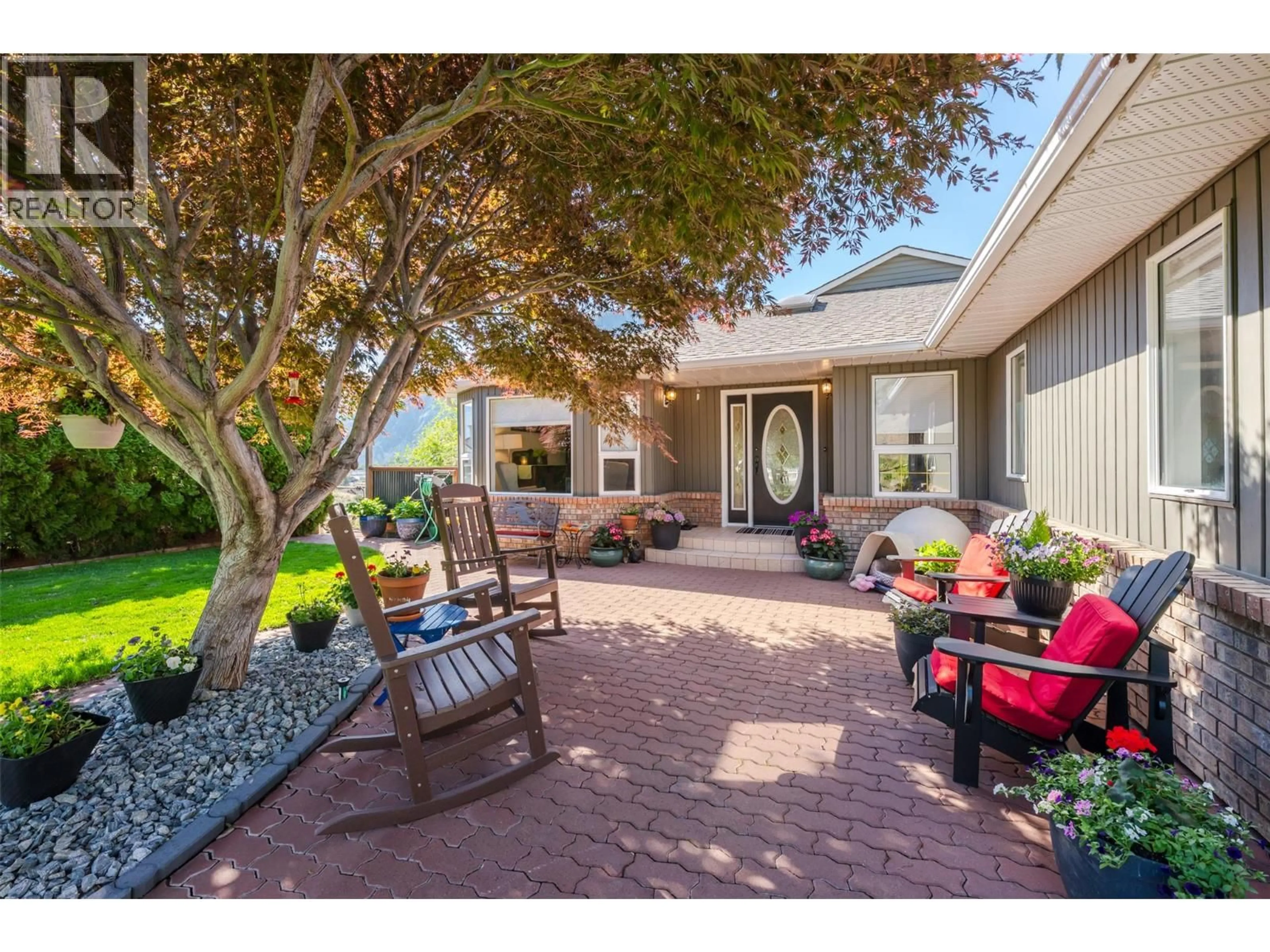 Patio, street for 101 2ND AVENUE, Keremeos British Columbia V0X1N2