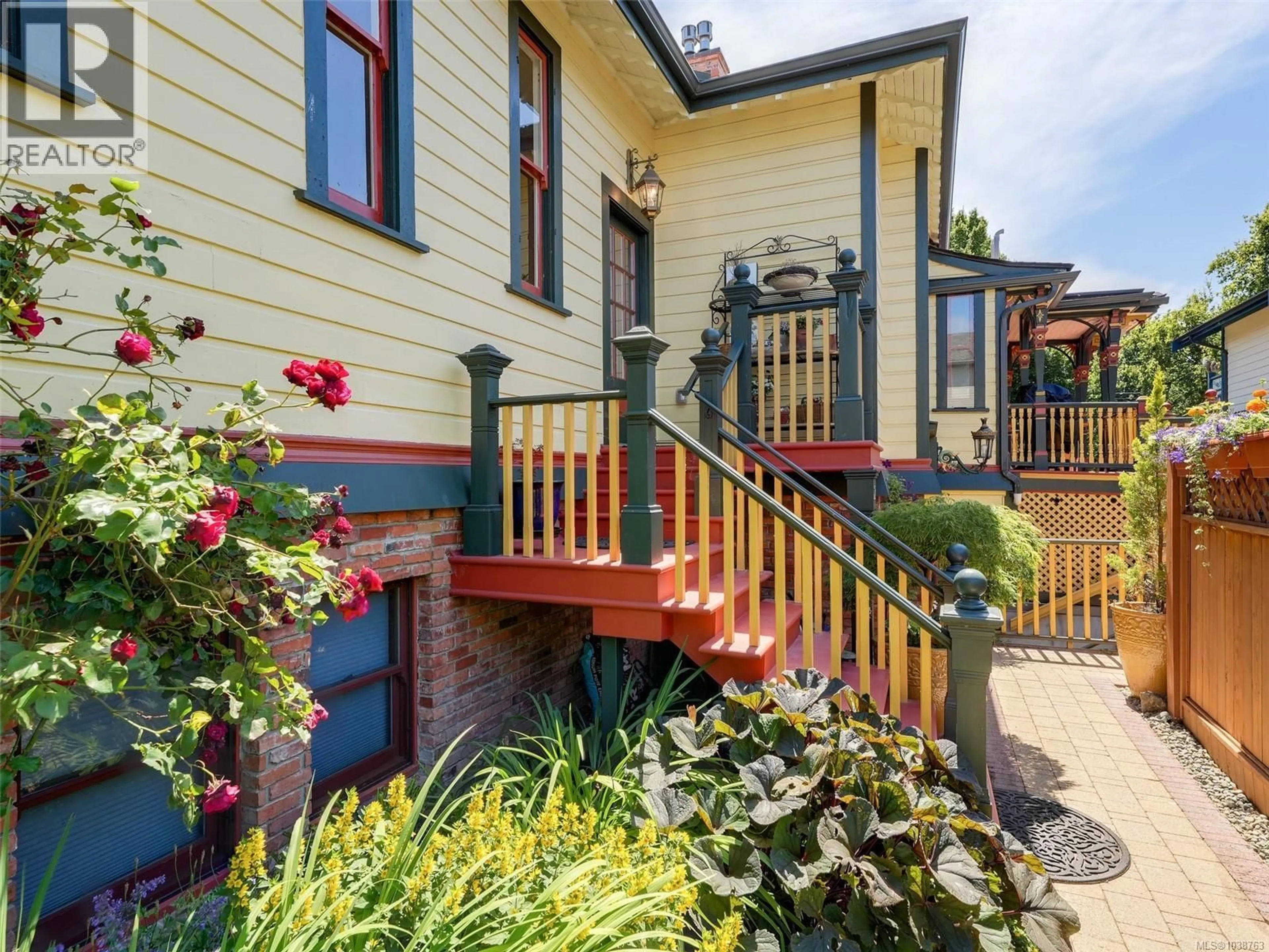 Unknown for 2 - 224 SUPERIOR STREET, Victoria British Columbia V8V1T3