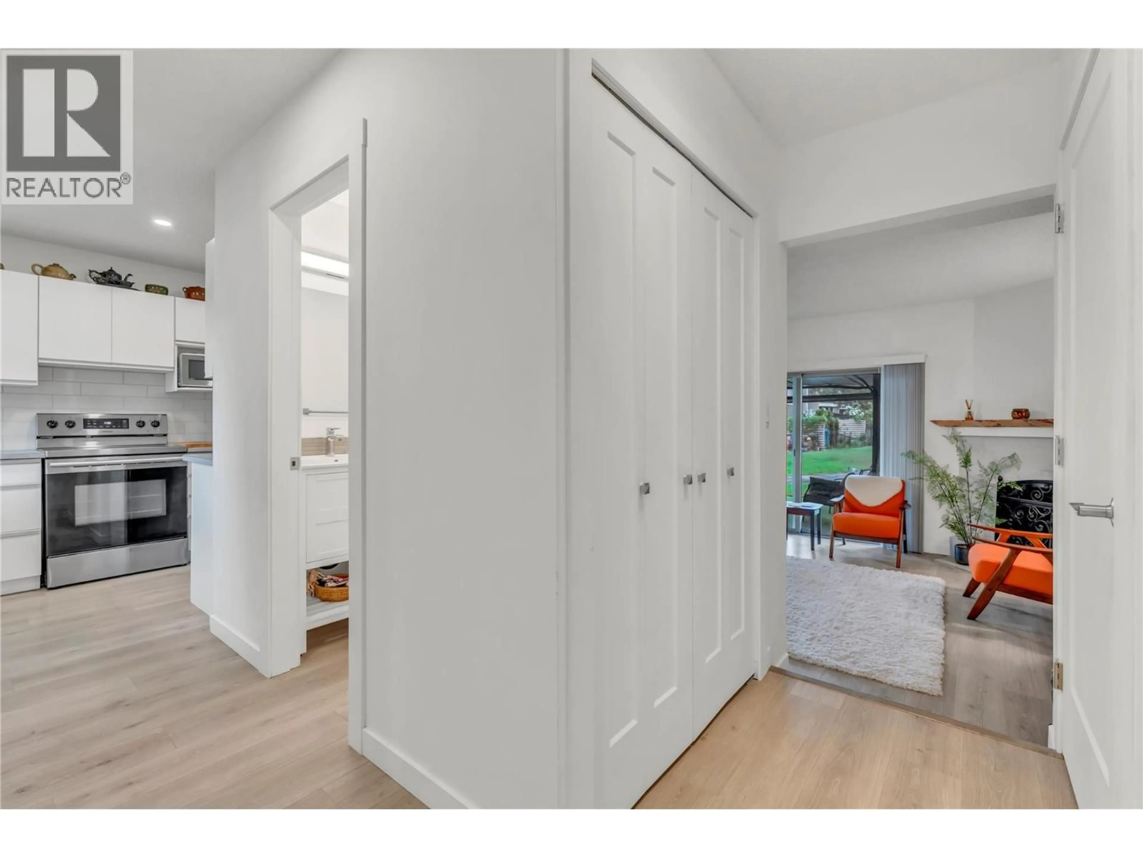 Indoor entryway for 13 - 310 YORKTON AVENUE, Penticton British Columbia V2A6Z8