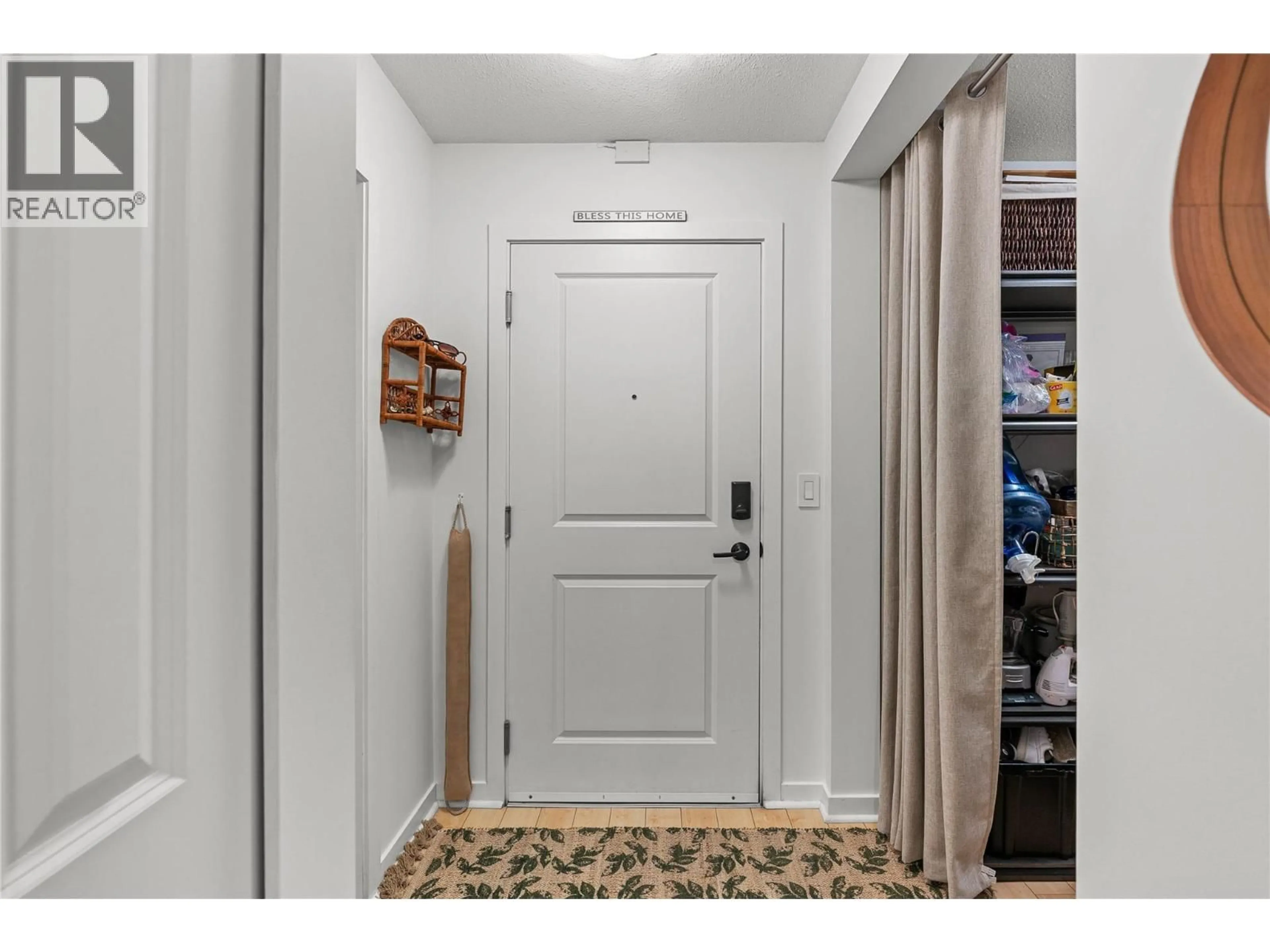 Indoor entryway for 107 - 539 YATES ROAD, Kelowna British Columbia V1V2T8