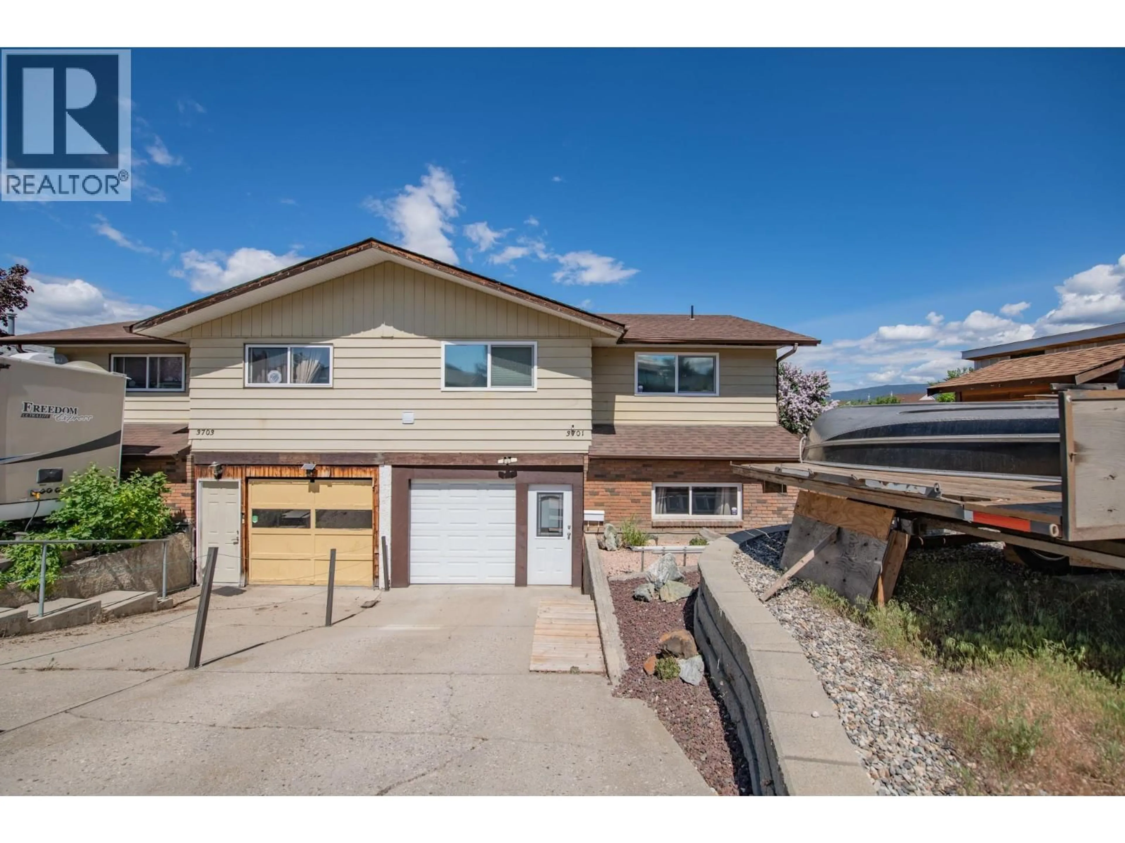 Home with vinyl exterior material, street for 3701 15 AVENUE, Vernon British Columbia V1T7Z6