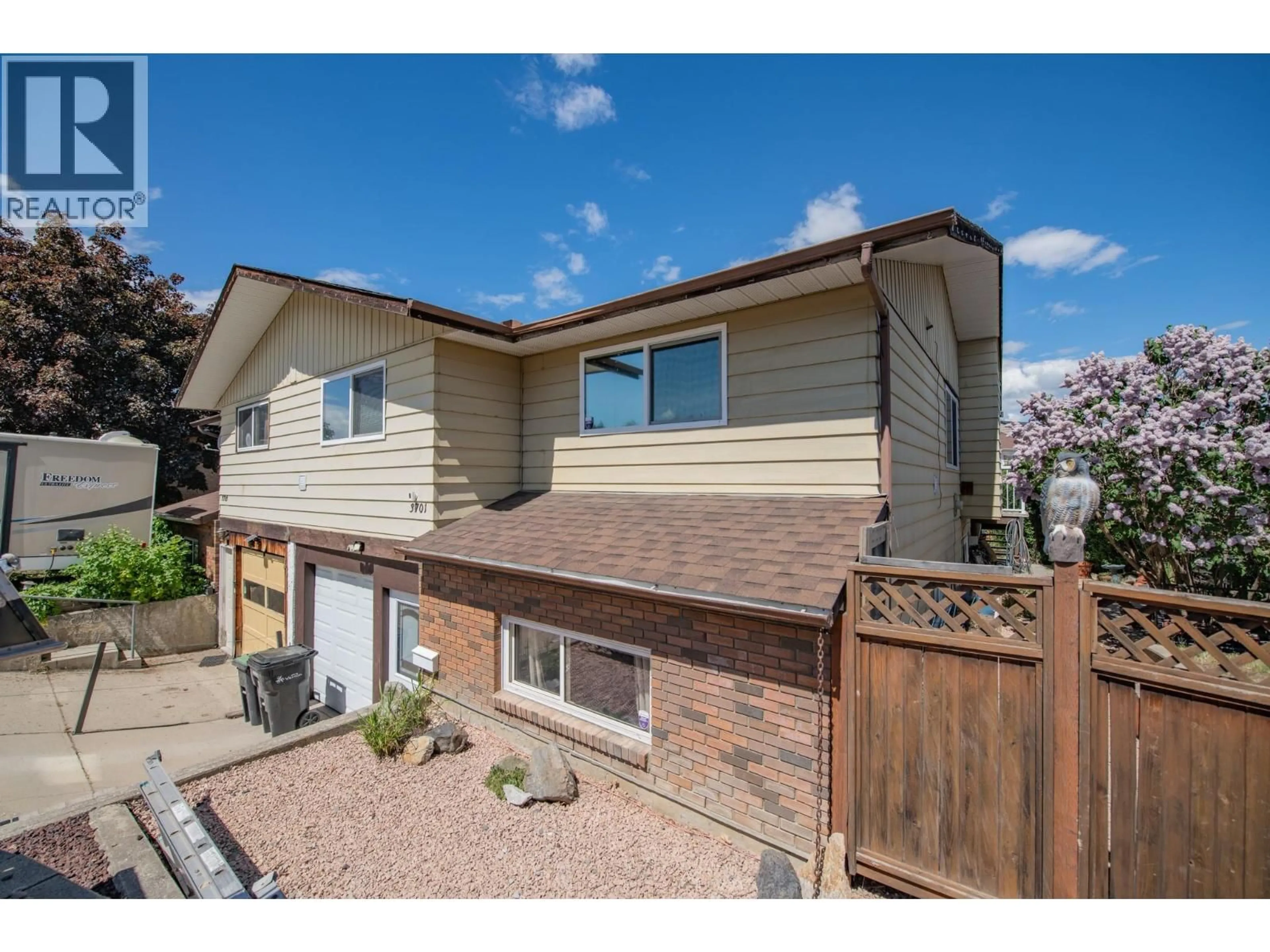 Home with vinyl exterior material, street for 3701 15 AVENUE, Vernon British Columbia V1T7Z6