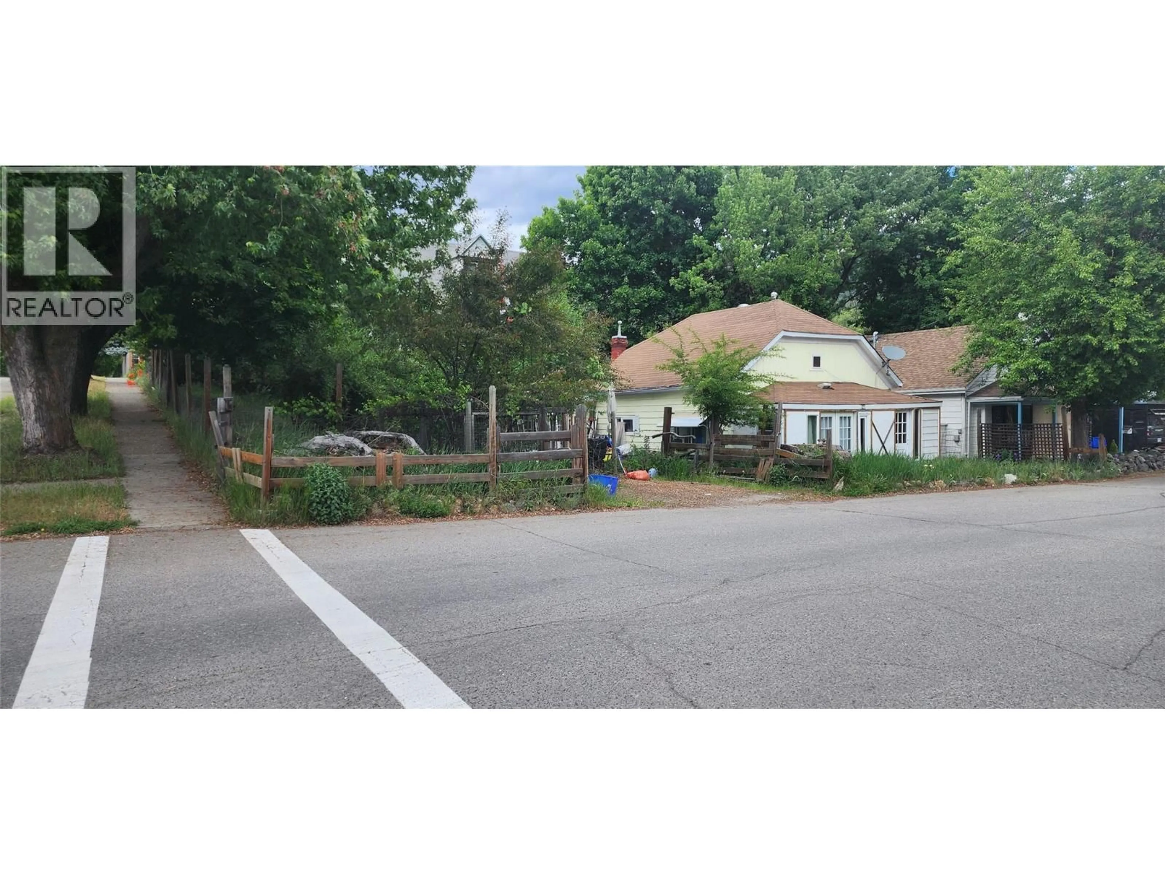 A pic from outside/outdoor area/front of a property/back of a property/a pic from drone, street for 173 75TH AVENUE, Grand Forks British Columbia V0H1H0