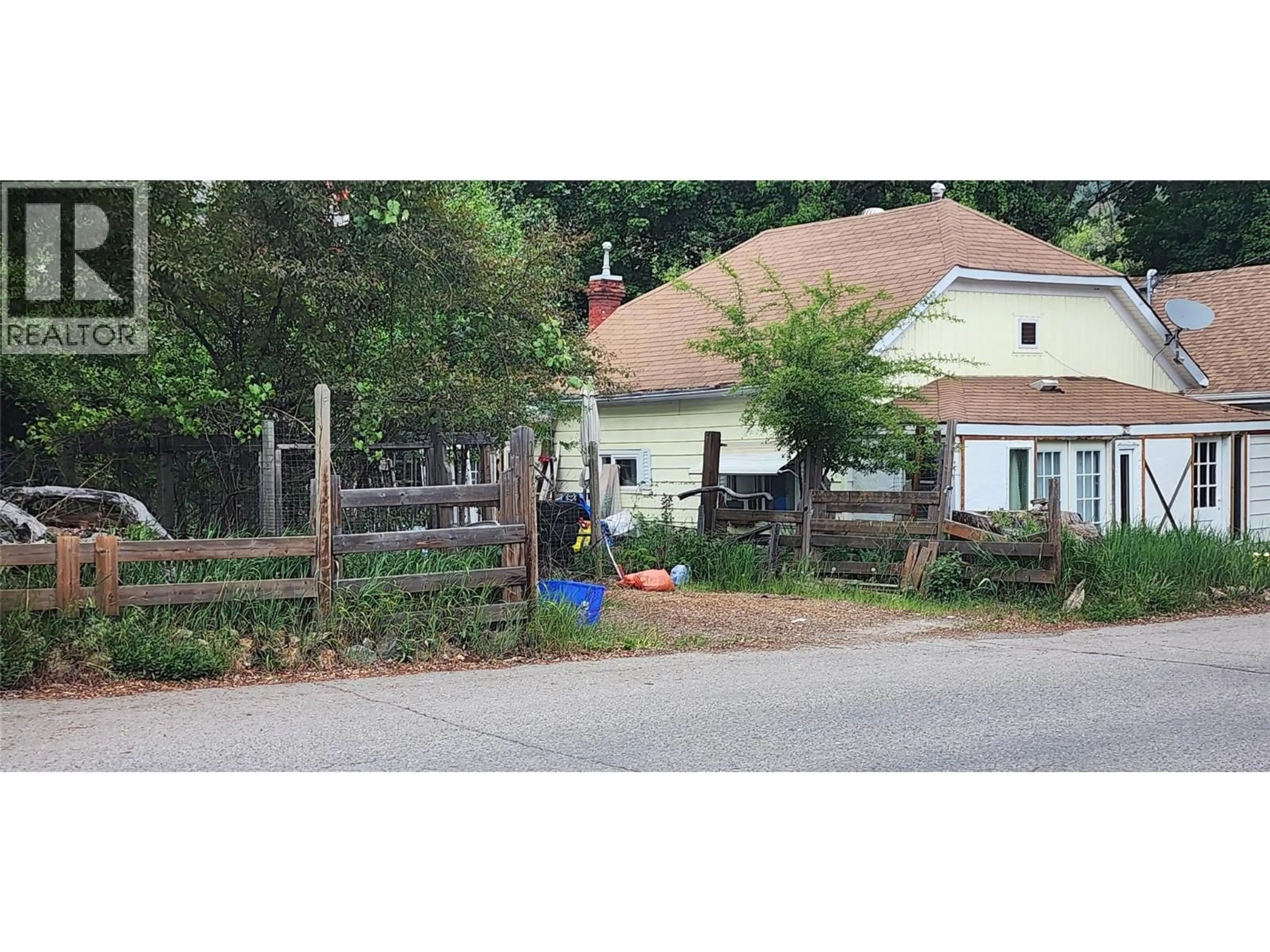 A pic from outside/outdoor area/front of a property/back of a property/a pic from drone, street for 173 75TH AVENUE, Grand Forks British Columbia V0H1H0