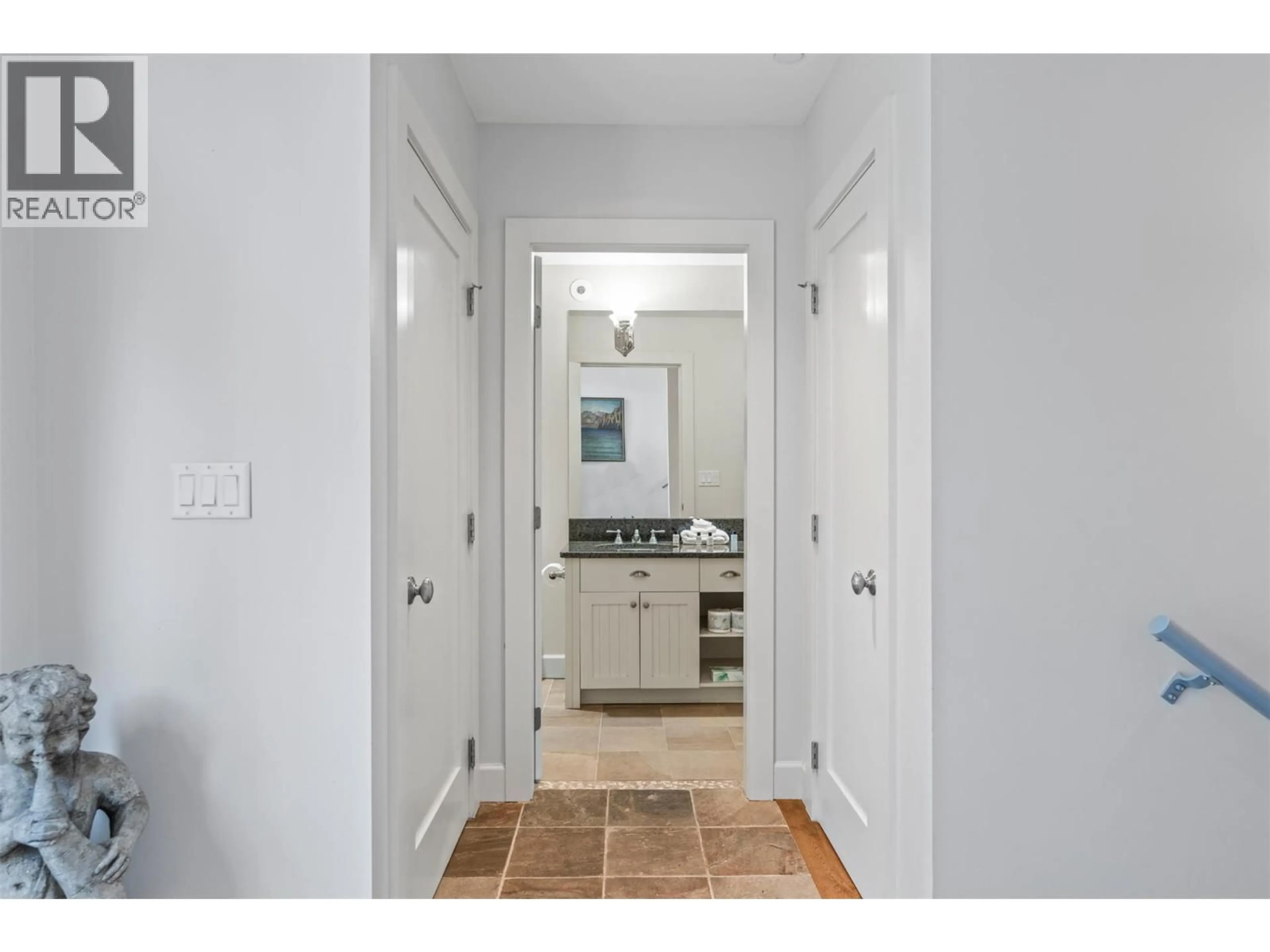 Indoor entryway for 158 - 9845 EASTSIDE ROAD, Vernon British Columbia V1H1Z2